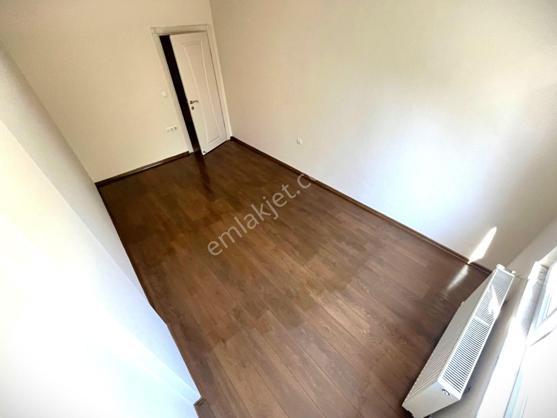 Akçay Merkez'de Aygülden Ayrı Mutfak 8 Yaşında Doğalgaz Kombili Geniş Çift Balkonlu 2+1satılık Daire - Görsel 23