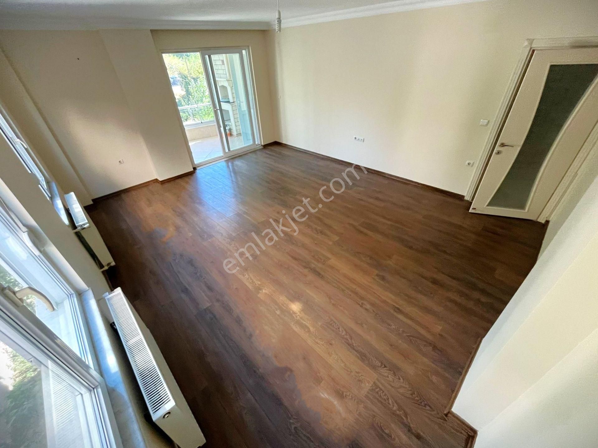 Akçay Merkez'de Aygülden Ayrı Mutfak 8 Yaşında Doğalgaz Kombili Geniş Çift Balkonlu 2+1satılık Daire - Görsel 7