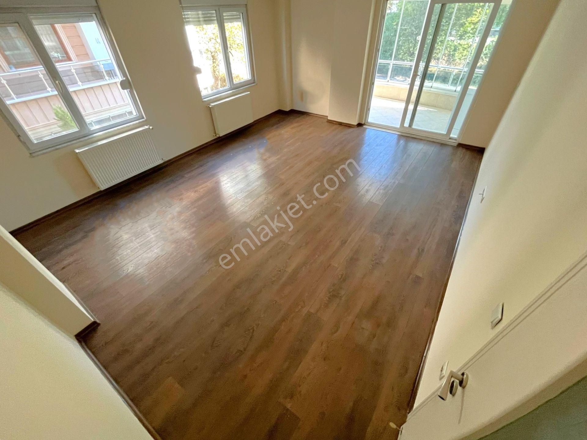 Akçay Merkez'de Aygülden Ayrı Mutfak 8 Yaşında Doğalgaz Kombili Geniş Çift Balkonlu 2+1satılık Daire - Görsel 6