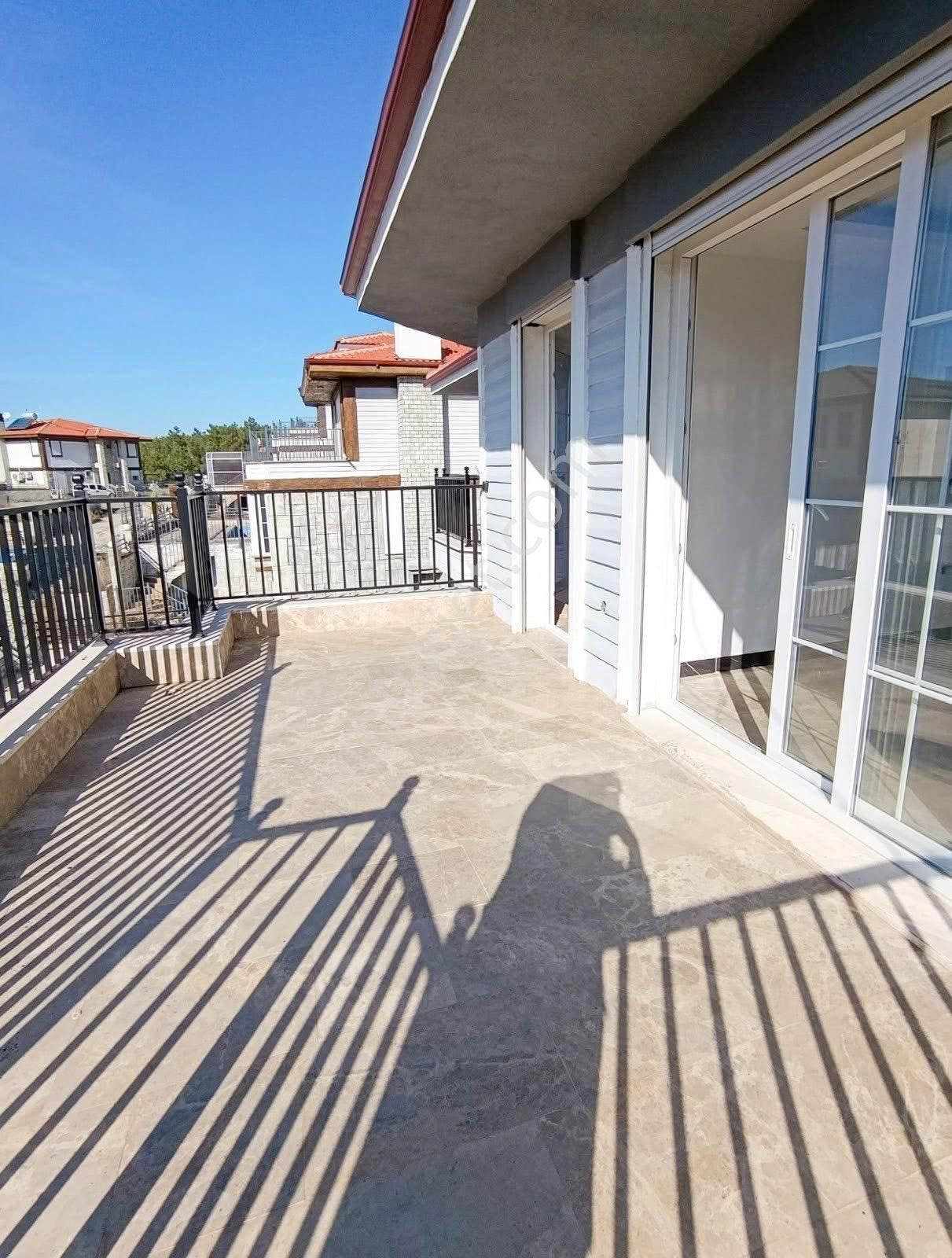 Kuşadası Soğucak Geniş Arsali Müstakil Villa 5+2 15.000.000 - Görsel 12