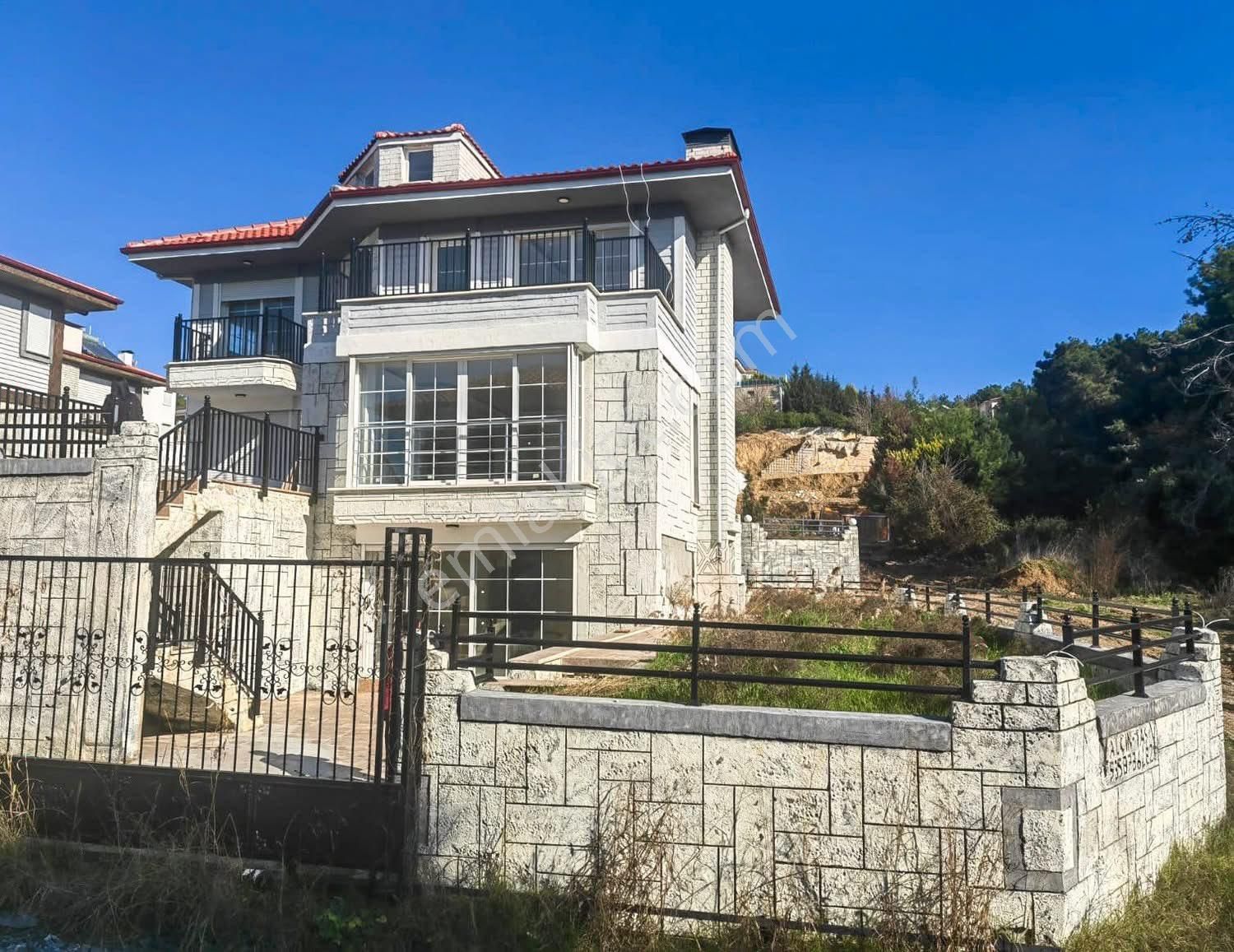 Kuşadası Soğucak Geniş Arsali Müstakil Villa 5+2 15.000.000 - Görsel 14