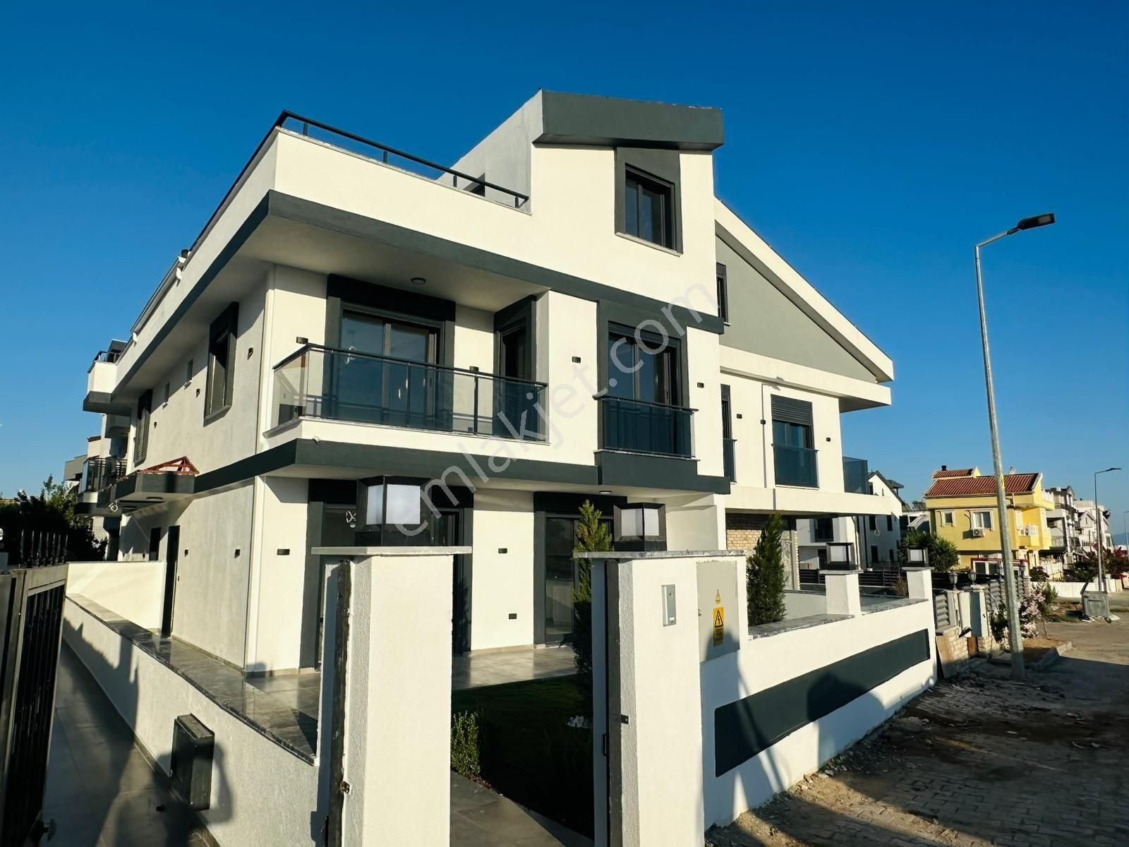 Didim Efeler Mahallesinde Satılık 4+1 Teraslı Havuzlu Villa