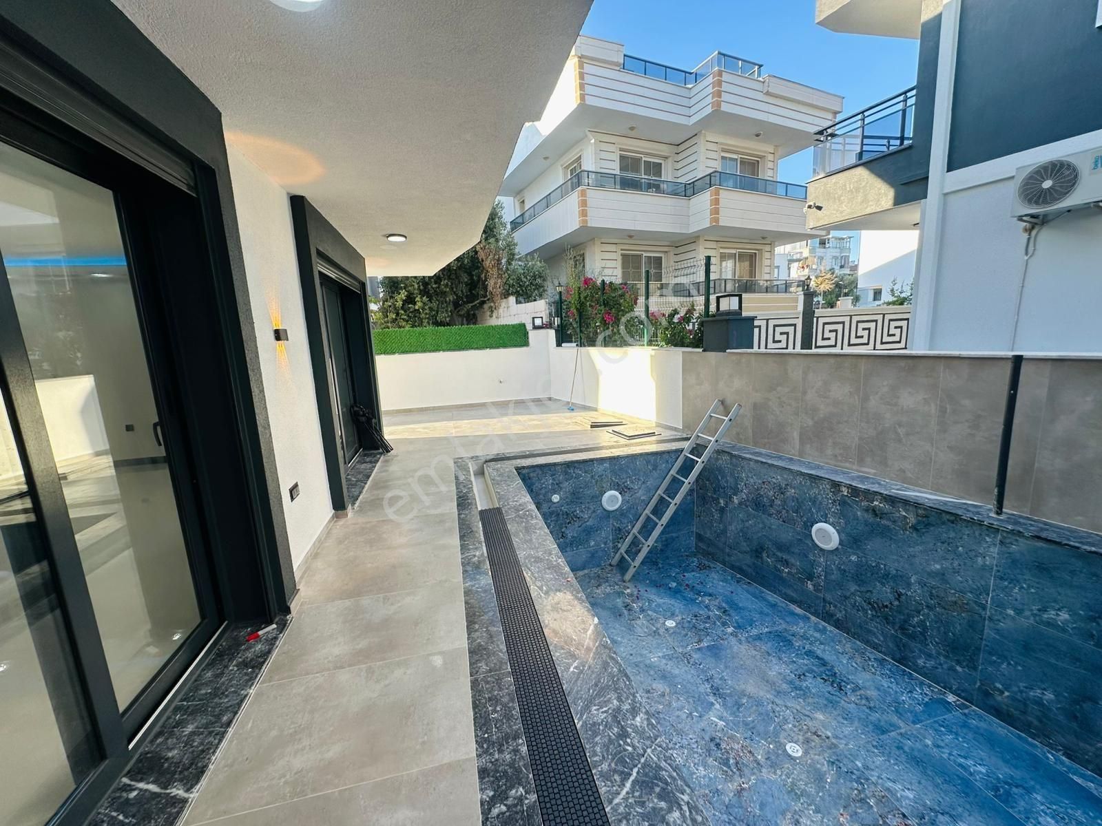 Didim Efeler Mahallesinde Satılık 4+1 Teraslı Havuzlu Villa - Görsel 5