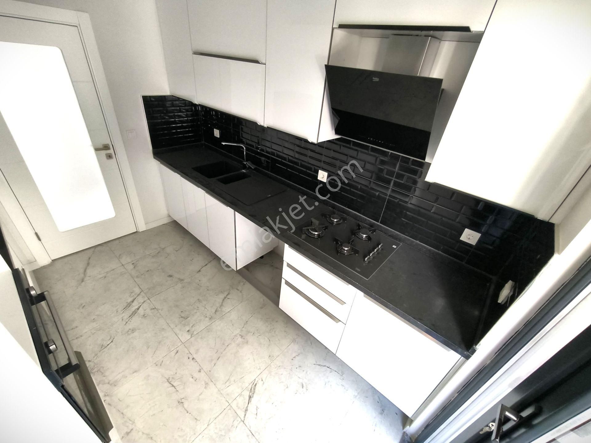 Aygül'den Akçay'da Sıfır Denize Yakın Ön Cephe Ara Kat Ayrı Mutfak Lüks Kaçmaz 2+1 Satılık Daireler - Görsel 3