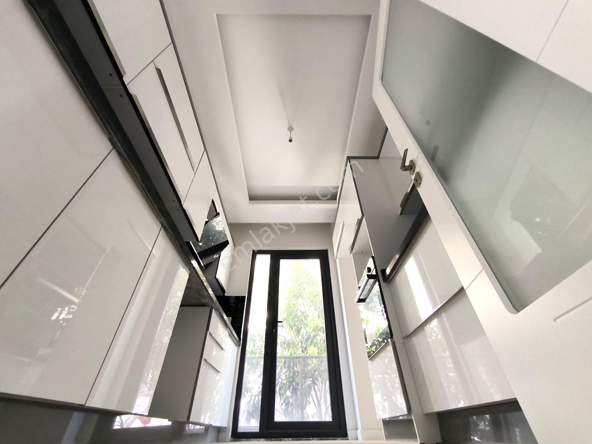 Aygül'den Akçay'da Sıfır Denize Yakın Ön Cephe Ara Kat Ayrı Mutfak Lüks Kaçmaz 2+1 Satılık Daireler - Görsel 6