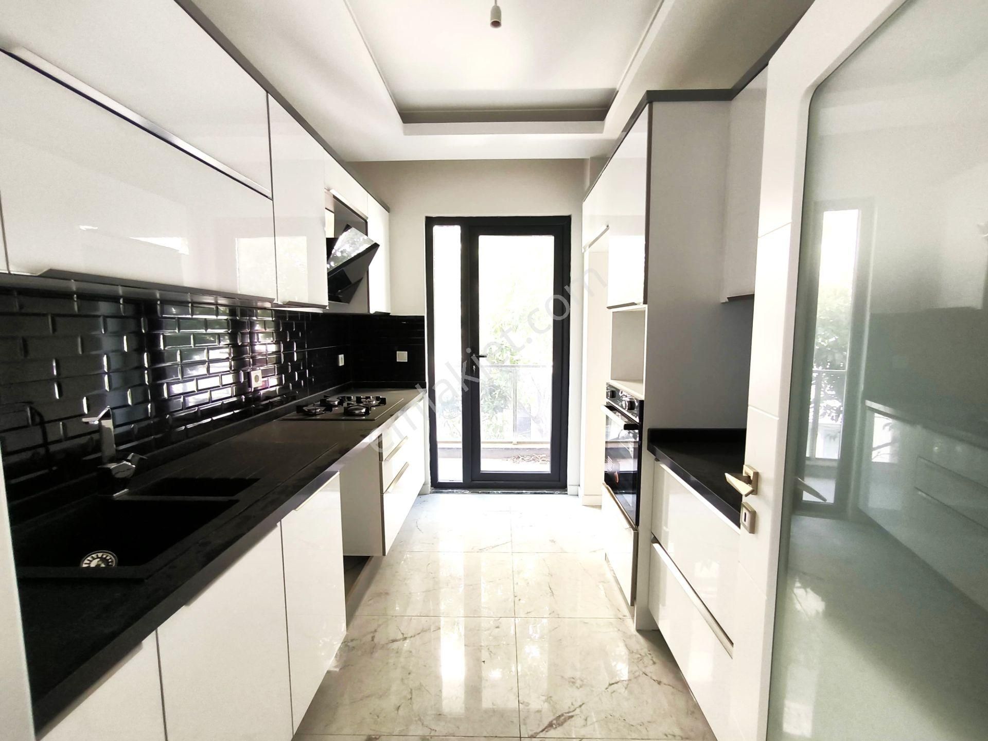 Aygül'den Akçay'da Sıfır Denize Yakın Ön Cephe Ara Kat Ayrı Mutfak Lüks Kaçmaz 2+1 Satılık Daireler - Görsel 5