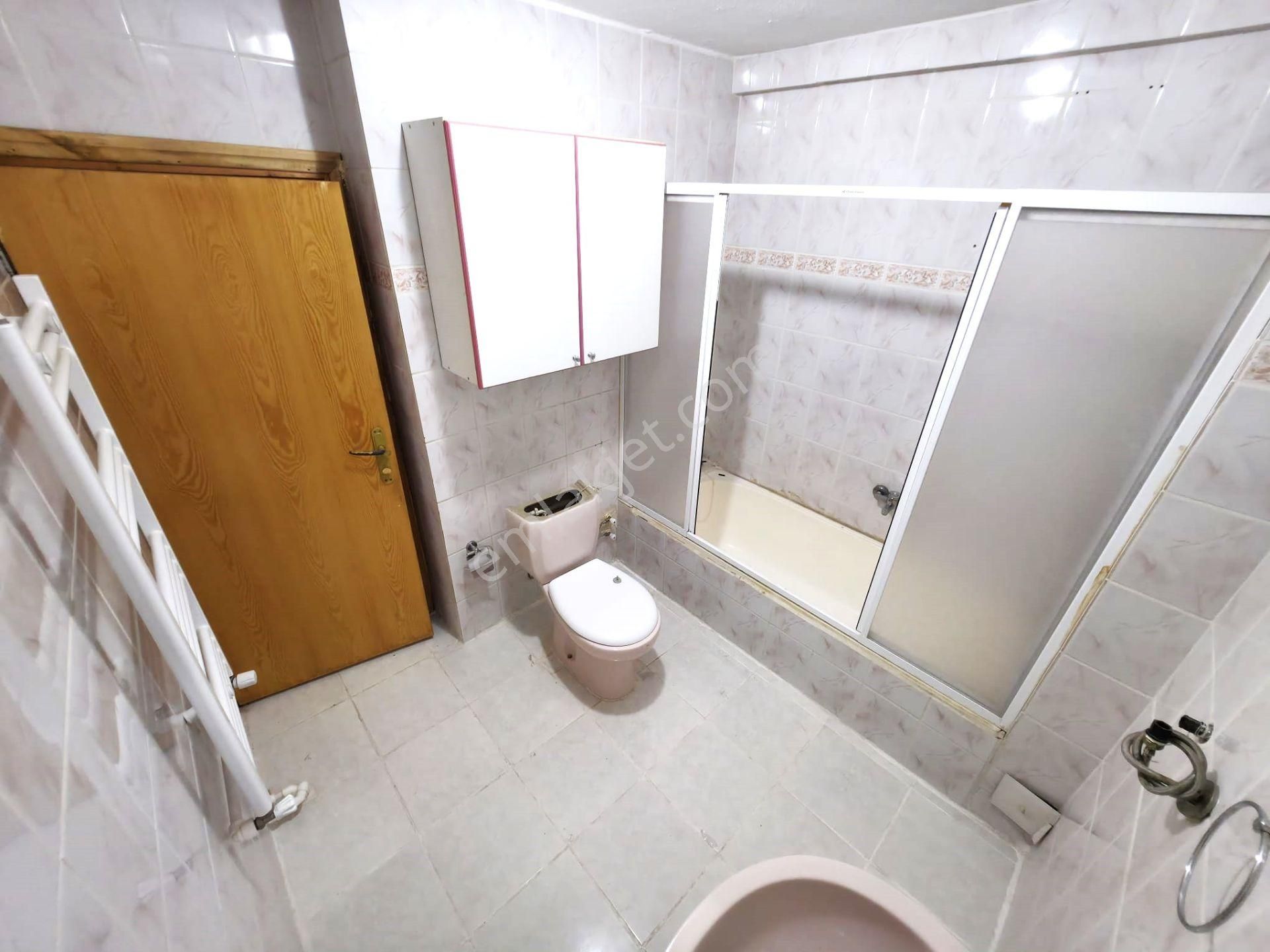 Akçay'da Site İçerisin'de Ön Cephe Ara Kat Ayrı Mutfak Çift Balkonlu Kaçmaz Fırsat 3+1 Satılık Daire - Görsel 31