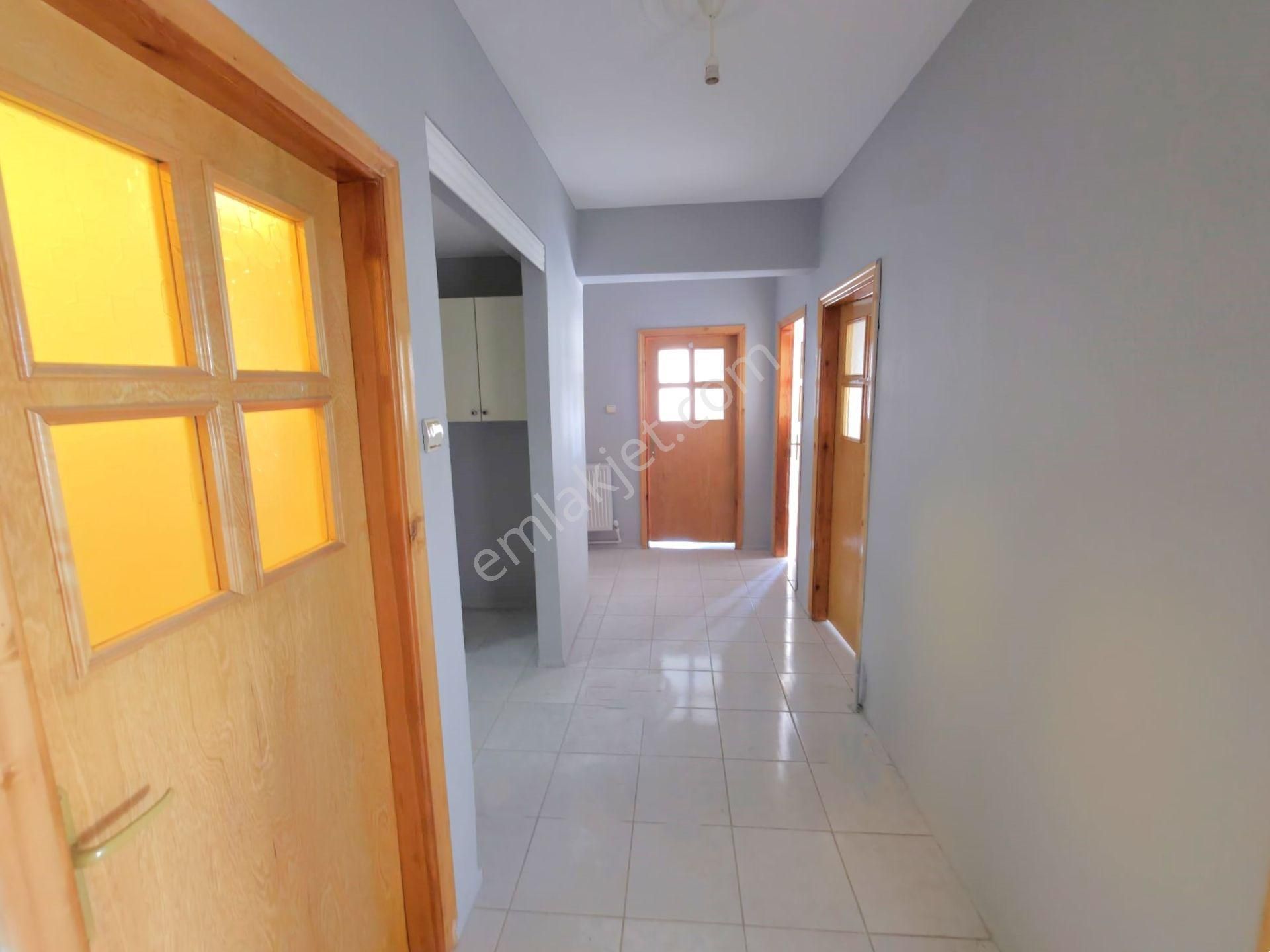 Akçay'da Site İçerisin'de Ön Cephe Ara Kat Ayrı Mutfak Çift Balkonlu Kaçmaz Fırsat 3+1 Satılık Daire - Görsel 22