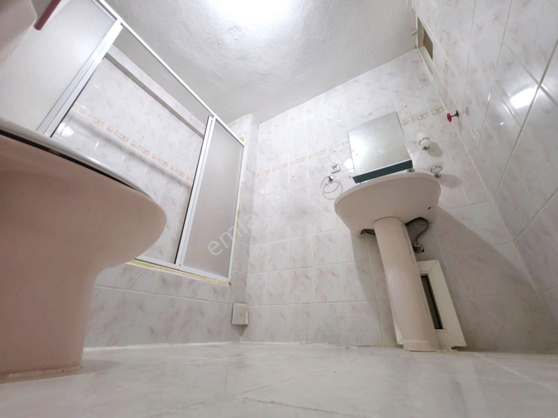 Akçay'da Site İçerisin'de Ön Cephe Ara Kat Ayrı Mutfak Çift Balkonlu Kaçmaz Fırsat 3+1 Satılık Daire - Görsel 30