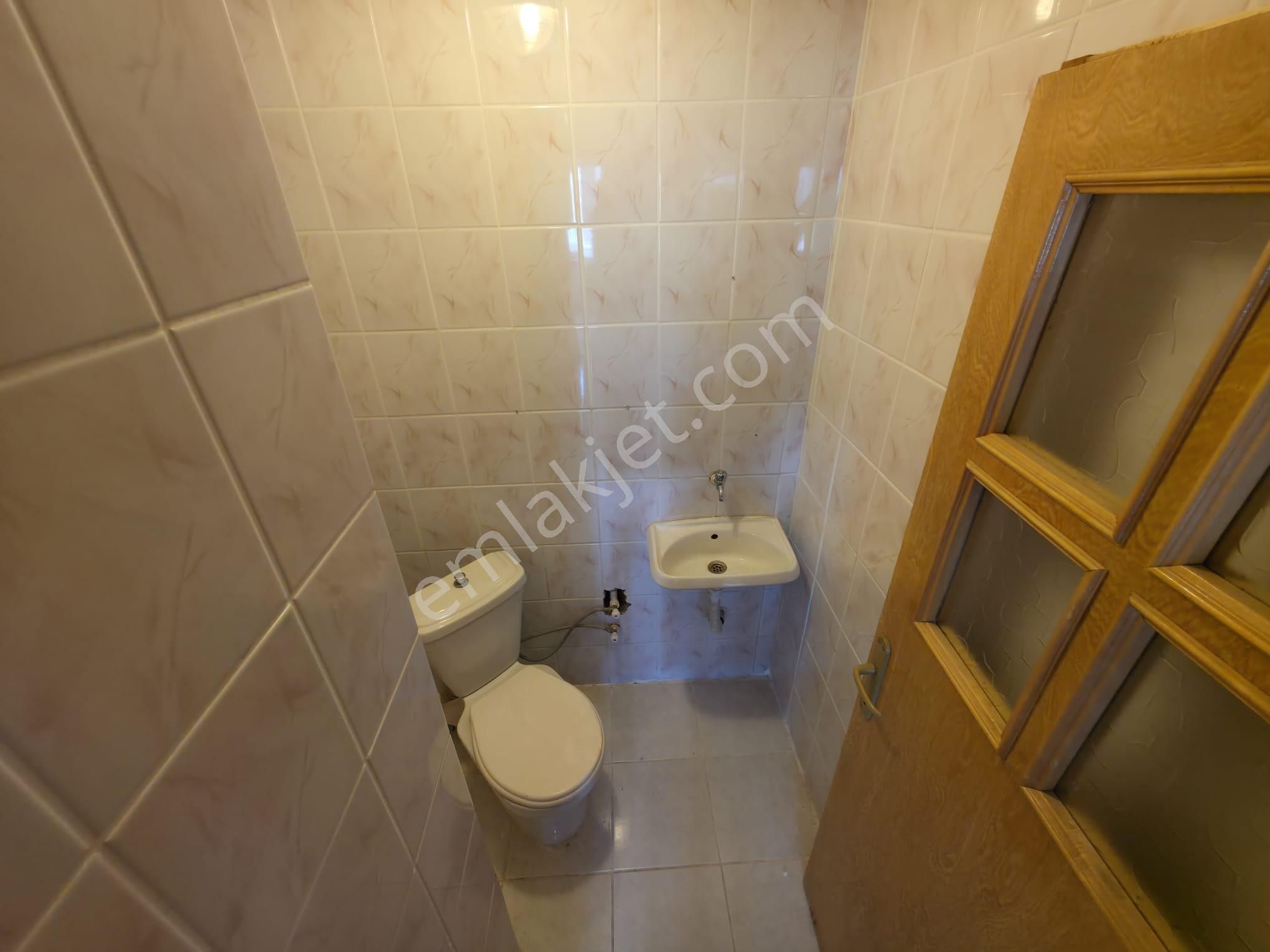 Akçay'da Site İçerisin'de Ön Cephe Ara Kat Ayrı Mutfak Çift Balkonlu Kaçmaz Fırsat 3+1 Satılık Daire - Görsel 27