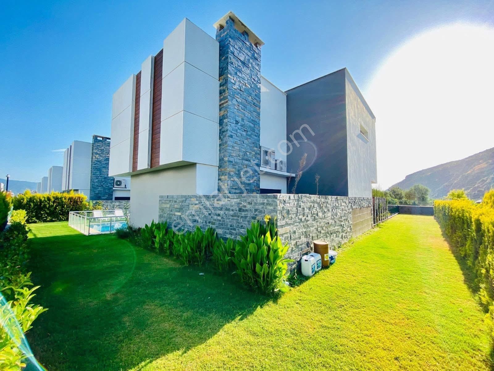 Kuşadası Yavansuda 4+1 Tek Müstakil Özel Havuzlu Vilşa - Görsel 9