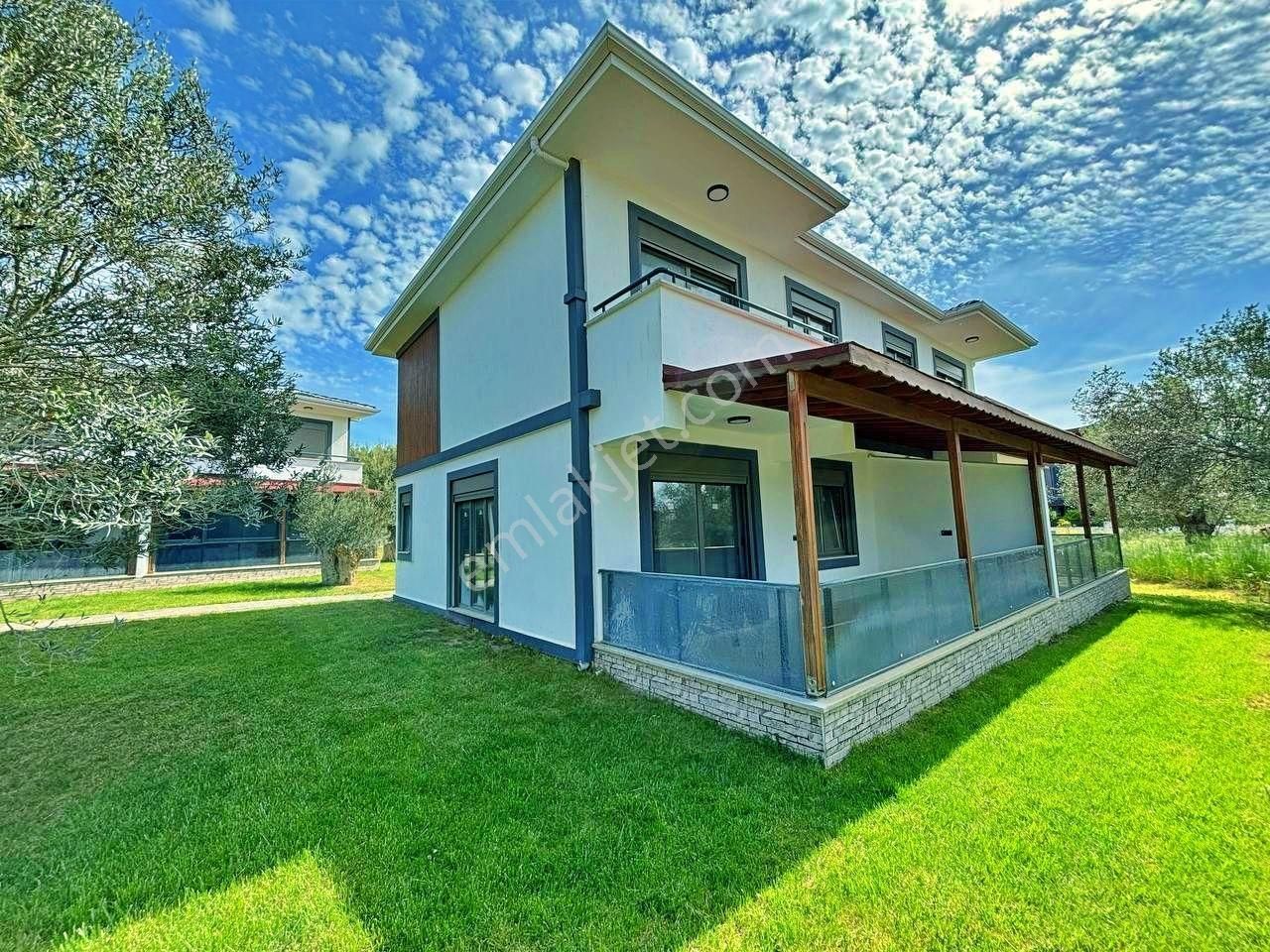 Uytundan Pelitköyde Denize 100 Metre Sıfır Ultra Lüks 3+1 Villa