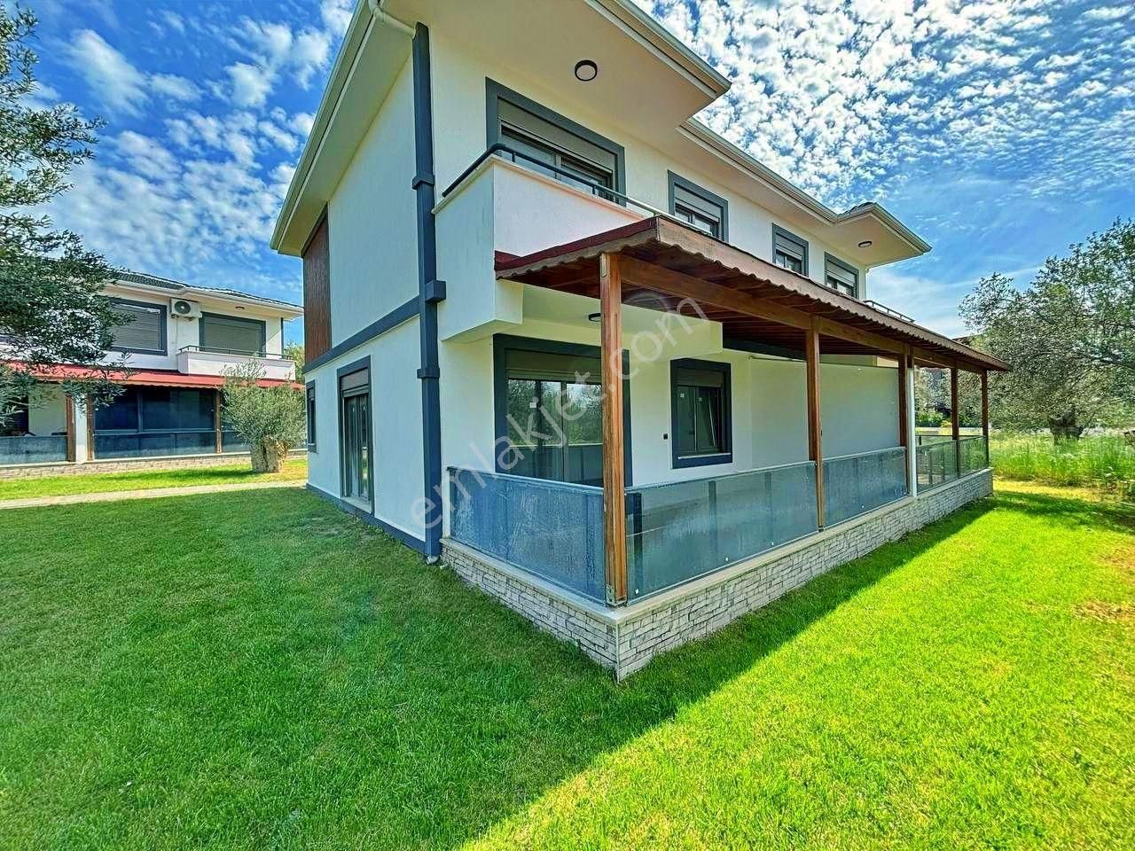 Uytundan Pelitköyde Denize 100 Metre Sıfır Ultra Lüks 3+1 Villa - Görsel 35