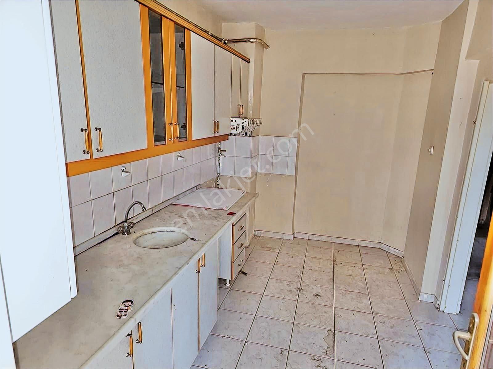 Törekent Mah. Metro Yürüme Mesafesinde Site İçerisinde 3+1 Daire - Görsel 9