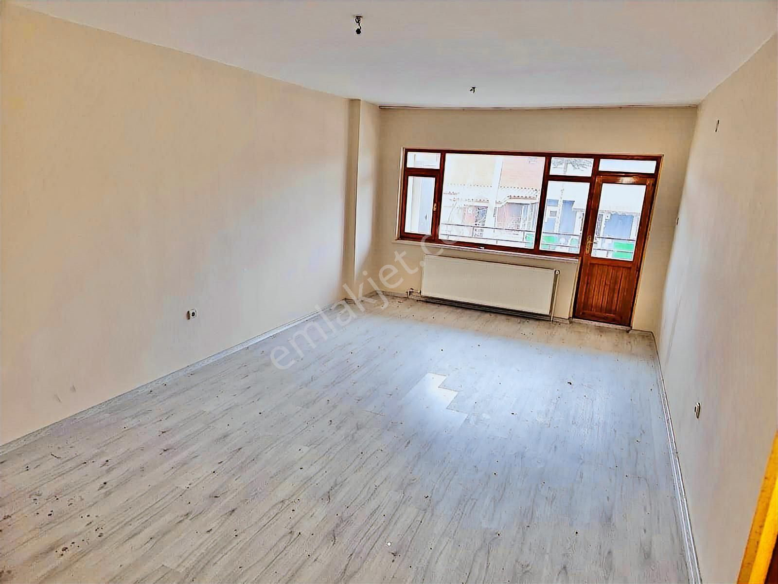 Törekent Mah. Metro Yürüme Mesafesinde Site İçerisinde 3+1 Daire