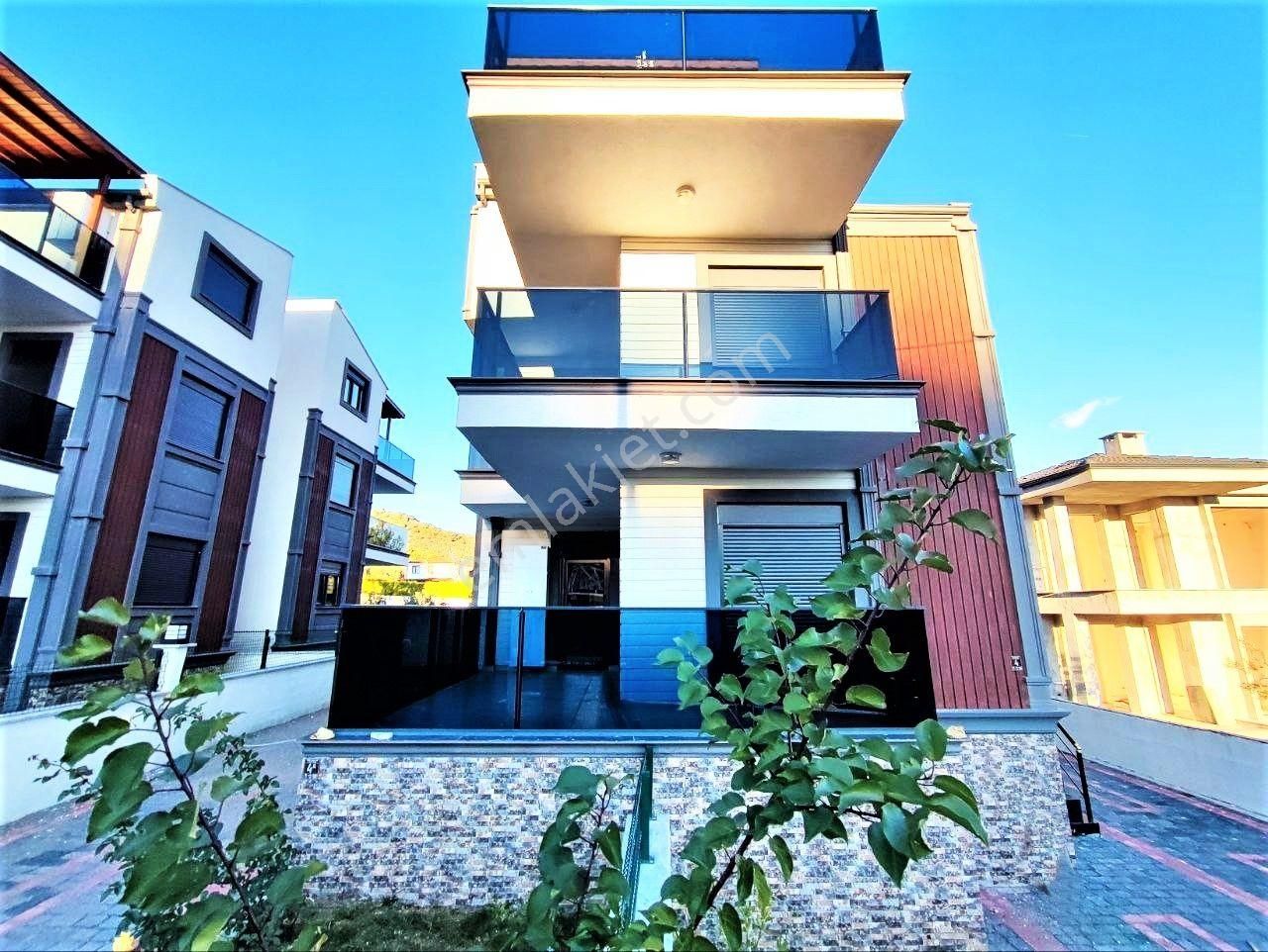Güre'de Aygül'den Sıfır Panoramik Deniz Ve Dağ Manzaralı Ultra Lüks Satılık 3+1tripleks Akıllı Villa - Görsel 35