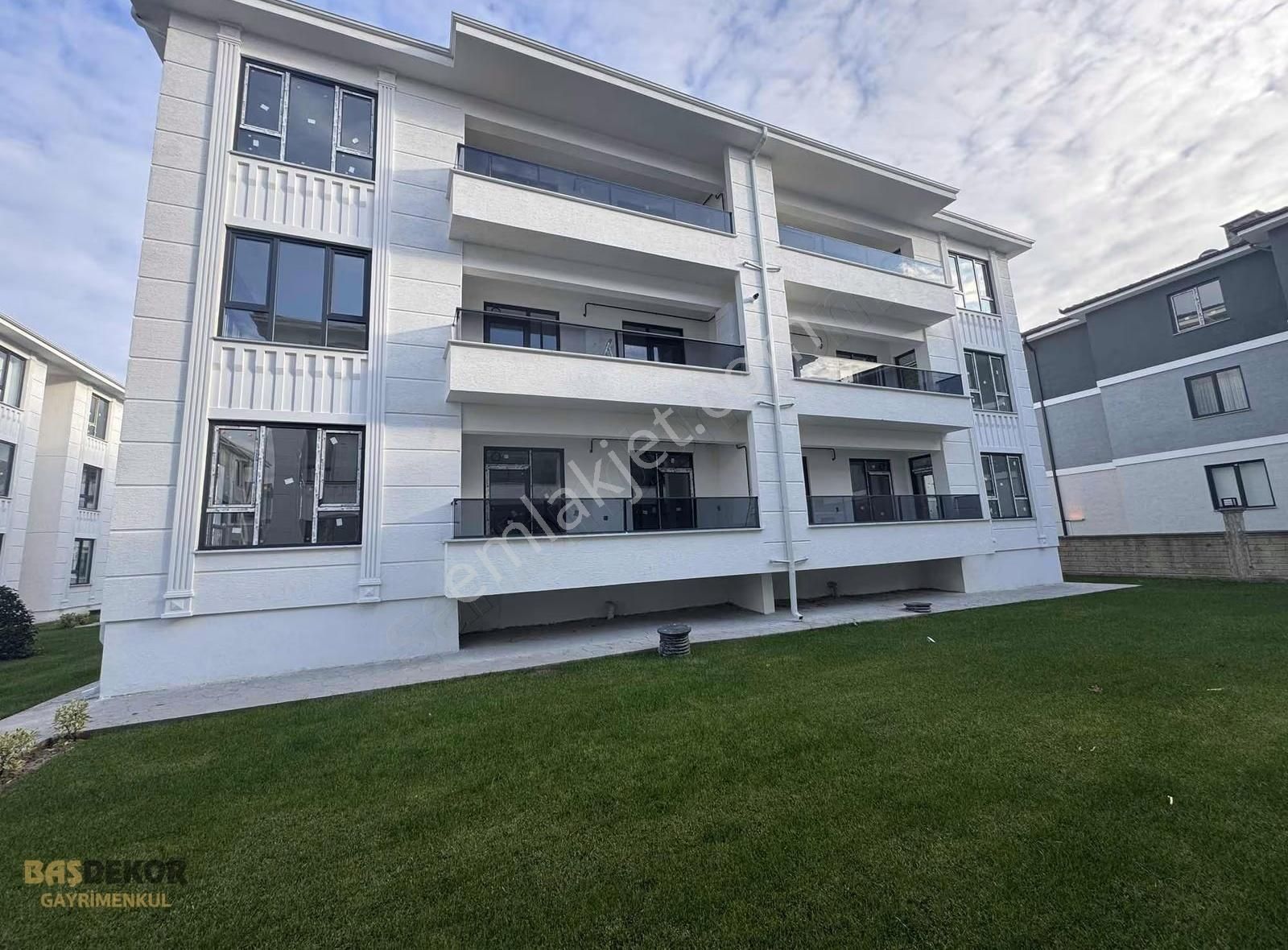 Başdekor Gayrimenkul'den Arifiye'de Satılık 3+1 Sıfır Daire