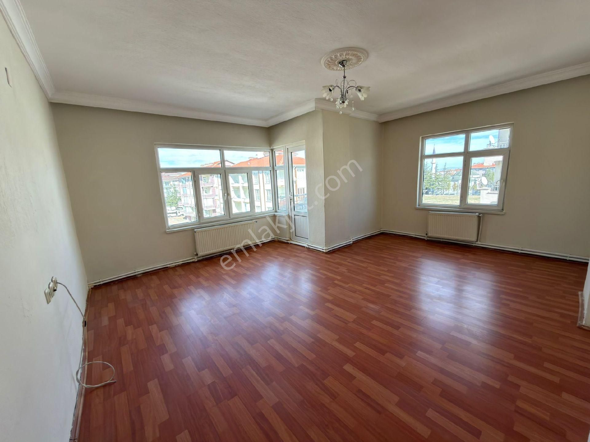 Özçelebi'den Asansörlü 3+1 Kiralık Daire İstasyon Mahallesi'nde