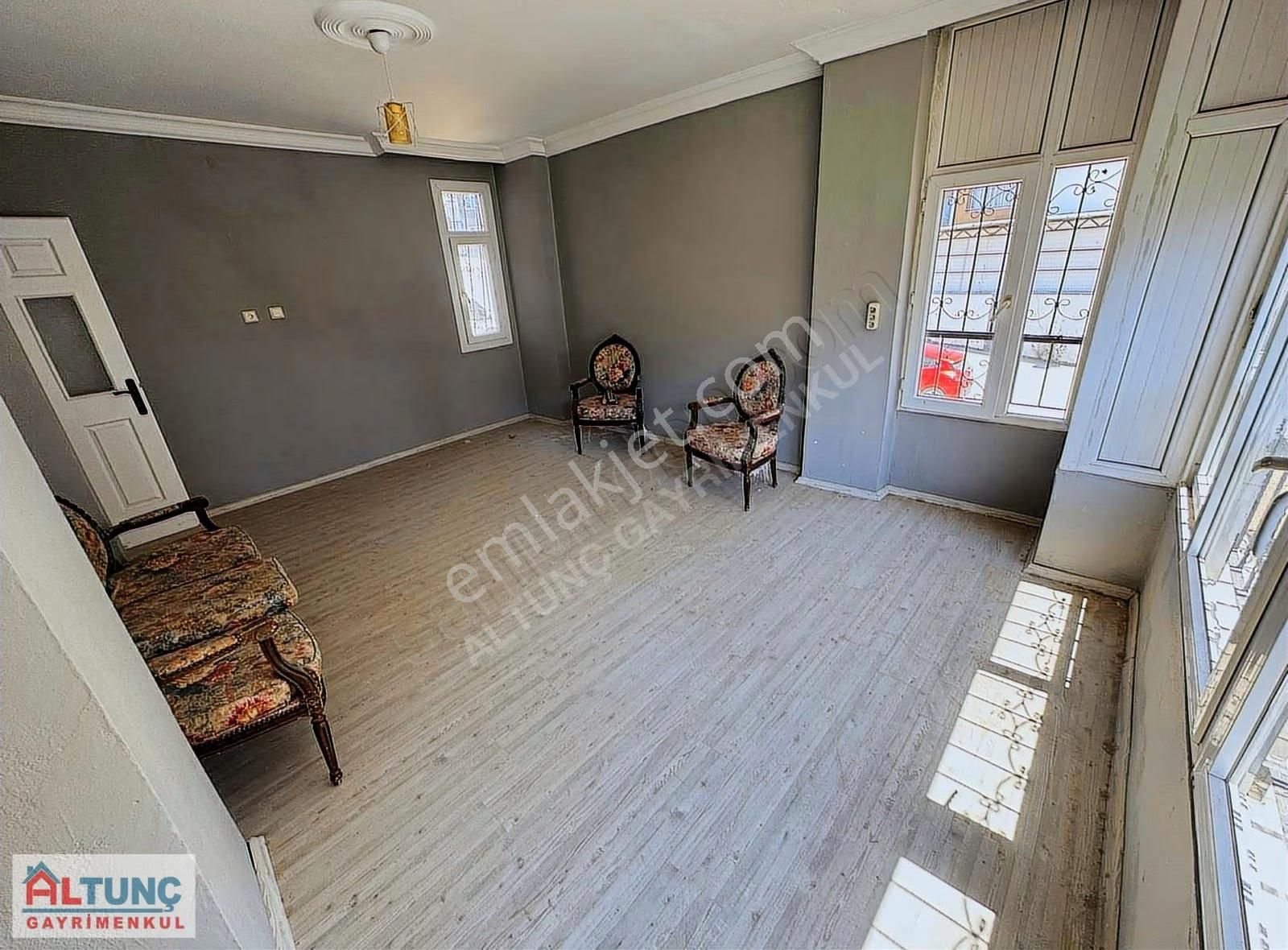 Yüzüncüyılın Merkezinde Müstakil İki Katlı Satılık Ev - Görsel 27