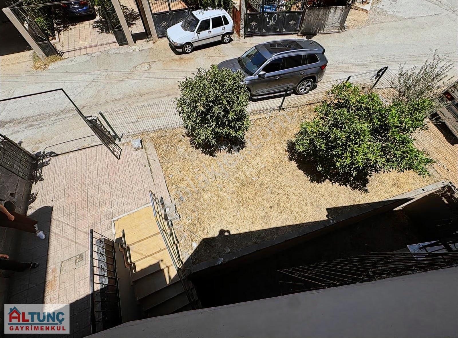 Yüzüncüyılın Merkezinde Müstakil İki Katlı Satılık Ev - Görsel 31