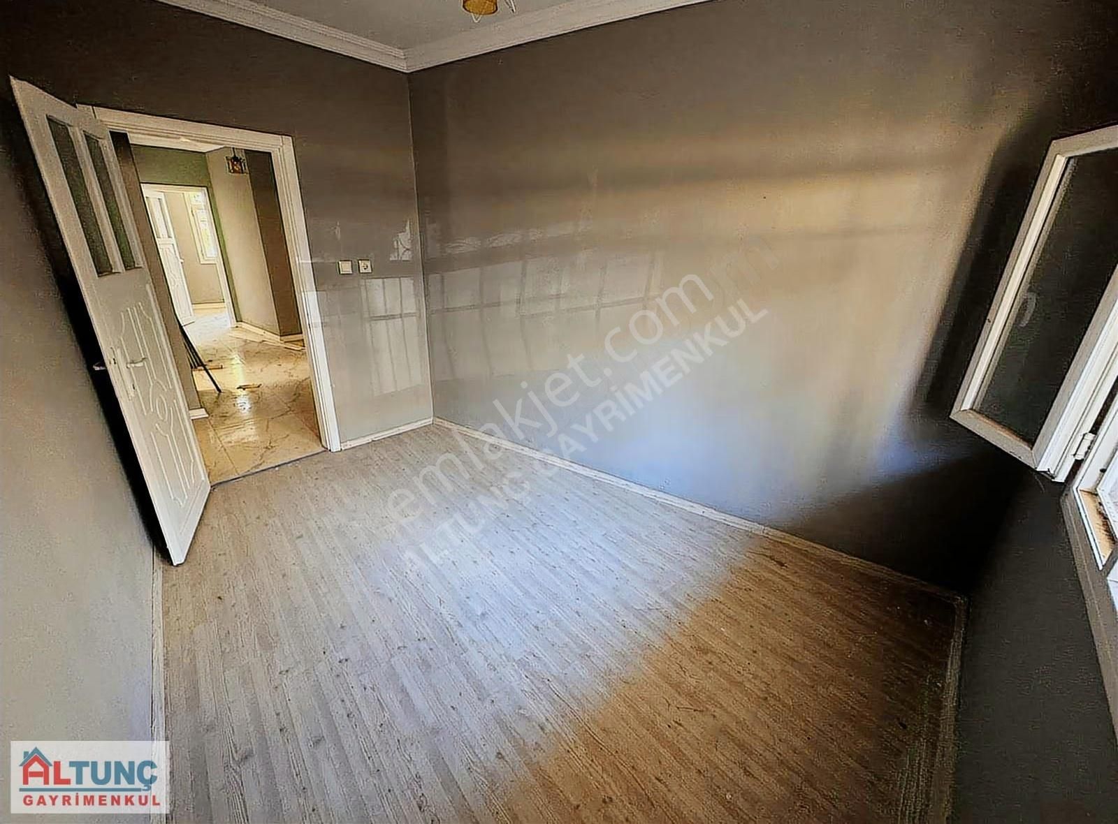 Yüzüncüyılın Merkezinde Müstakil İki Katlı Satılık Ev - Görsel 23