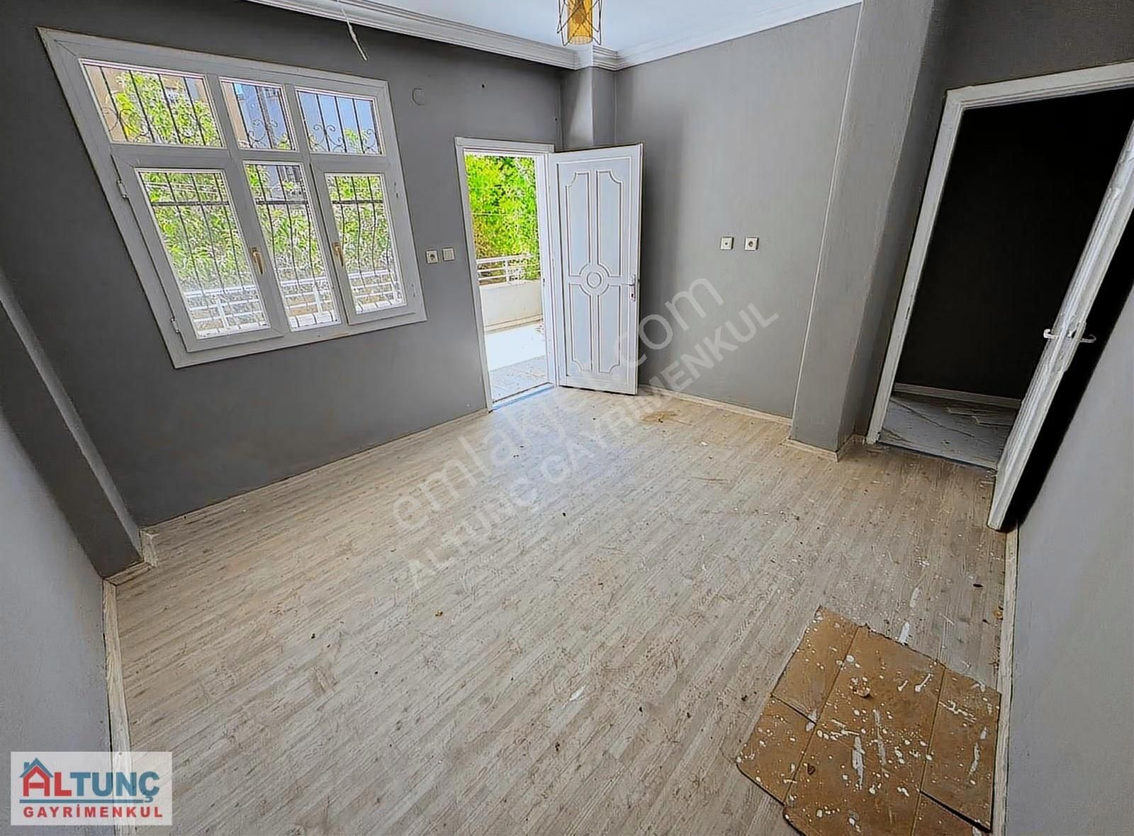 Yüzüncüyılın Merkezinde Müstakil İki Katlı Satılık Ev - Görsel 26