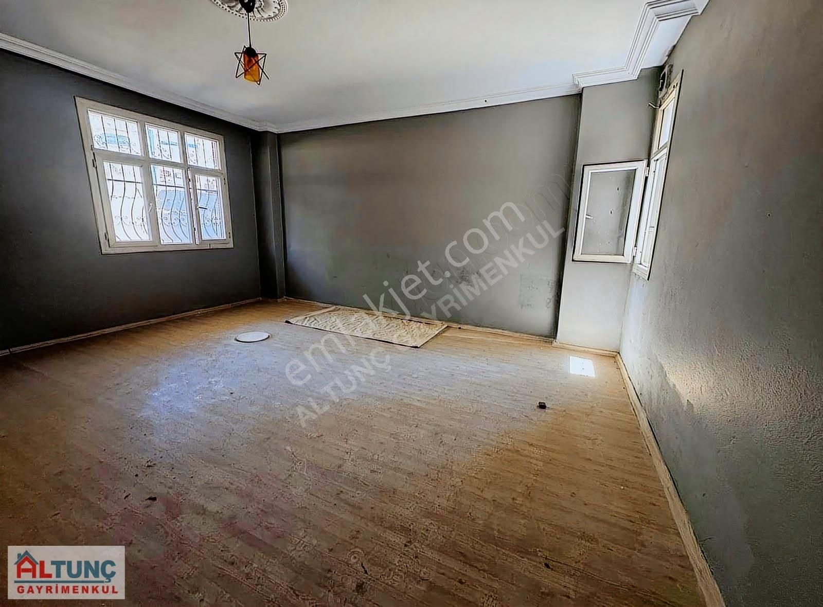 Yüzüncüyılın Merkezinde Müstakil İki Katlı Satılık Ev - Görsel 4