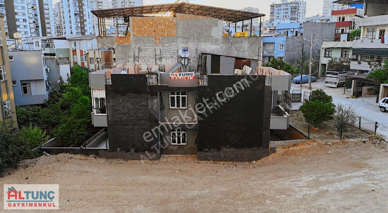 Yüzüncüyılın Merkezinde Müstakil İki Katlı Satılık Ev - Görsel 35