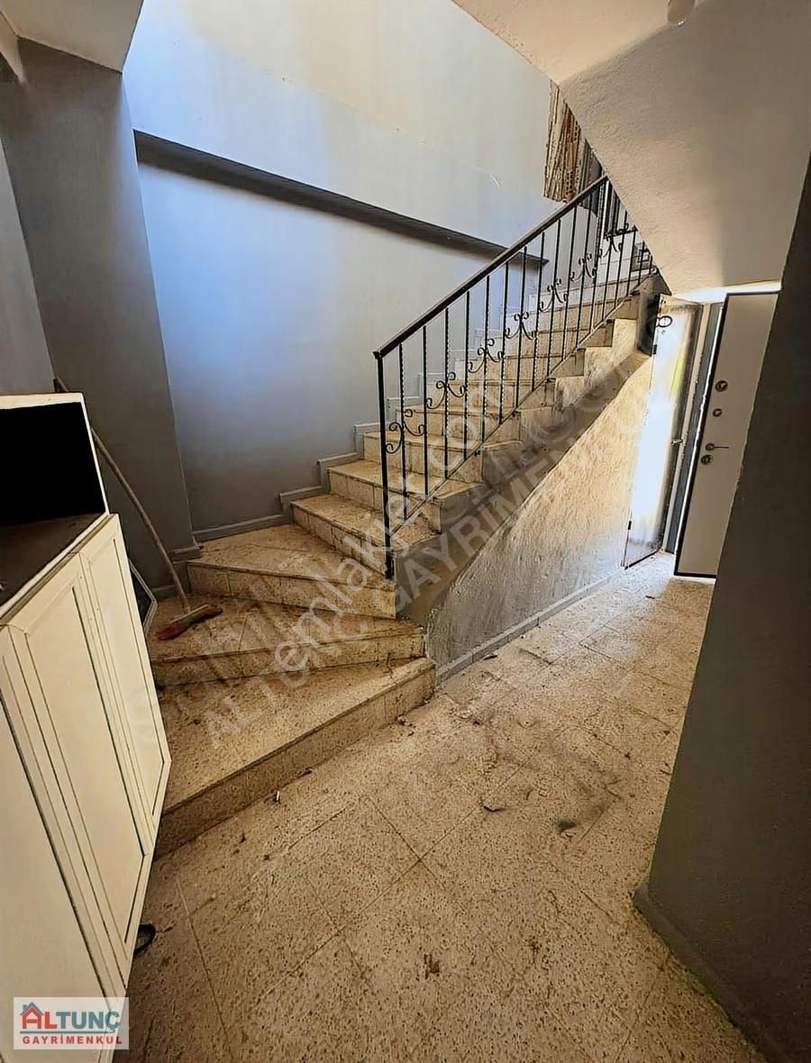Yüzüncüyılın Merkezinde Müstakil İki Katlı Satılık Ev - Görsel 14