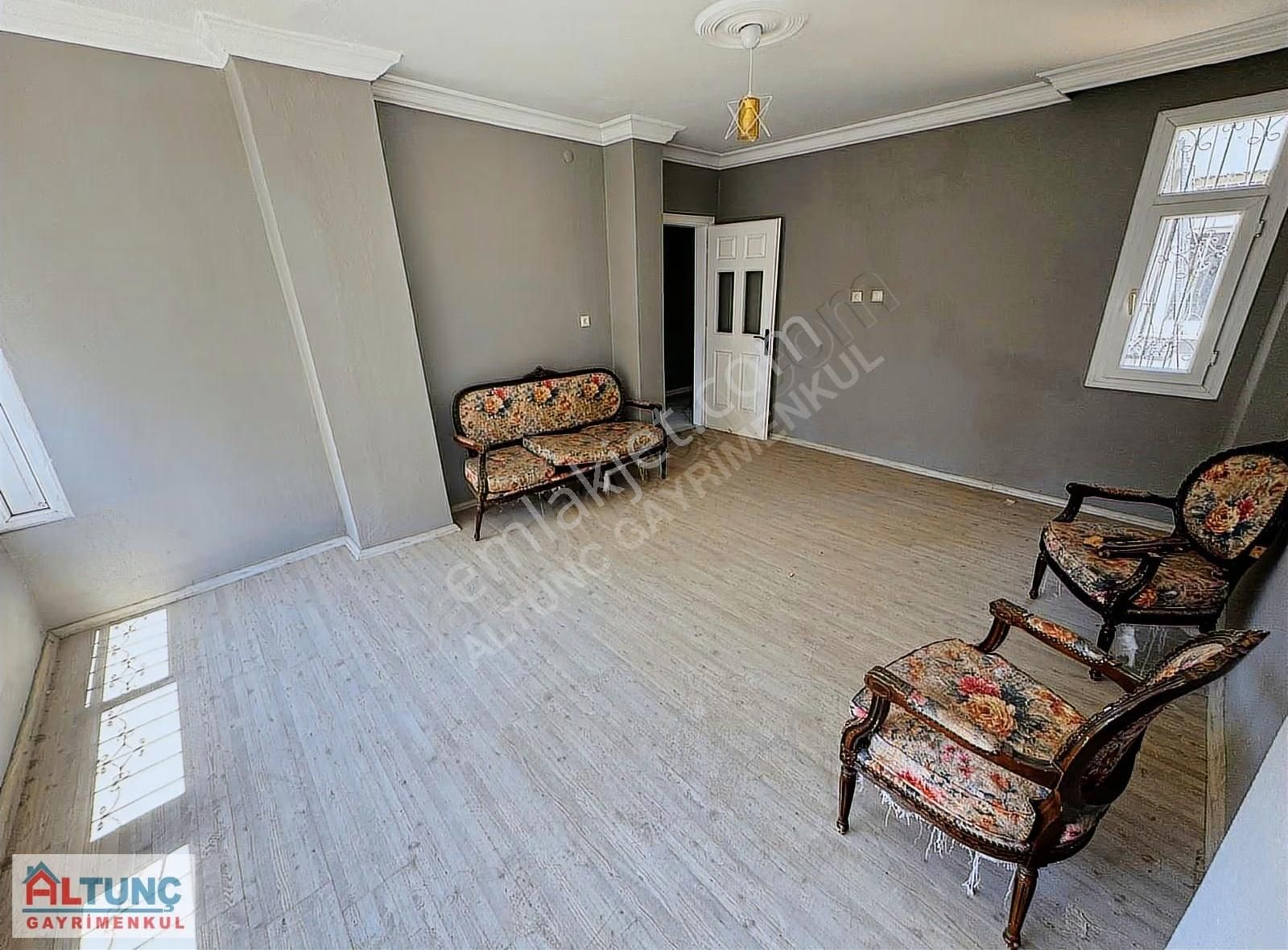 Yüzüncüyılın Merkezinde Müstakil İki Katlı Satılık Ev - Görsel 22