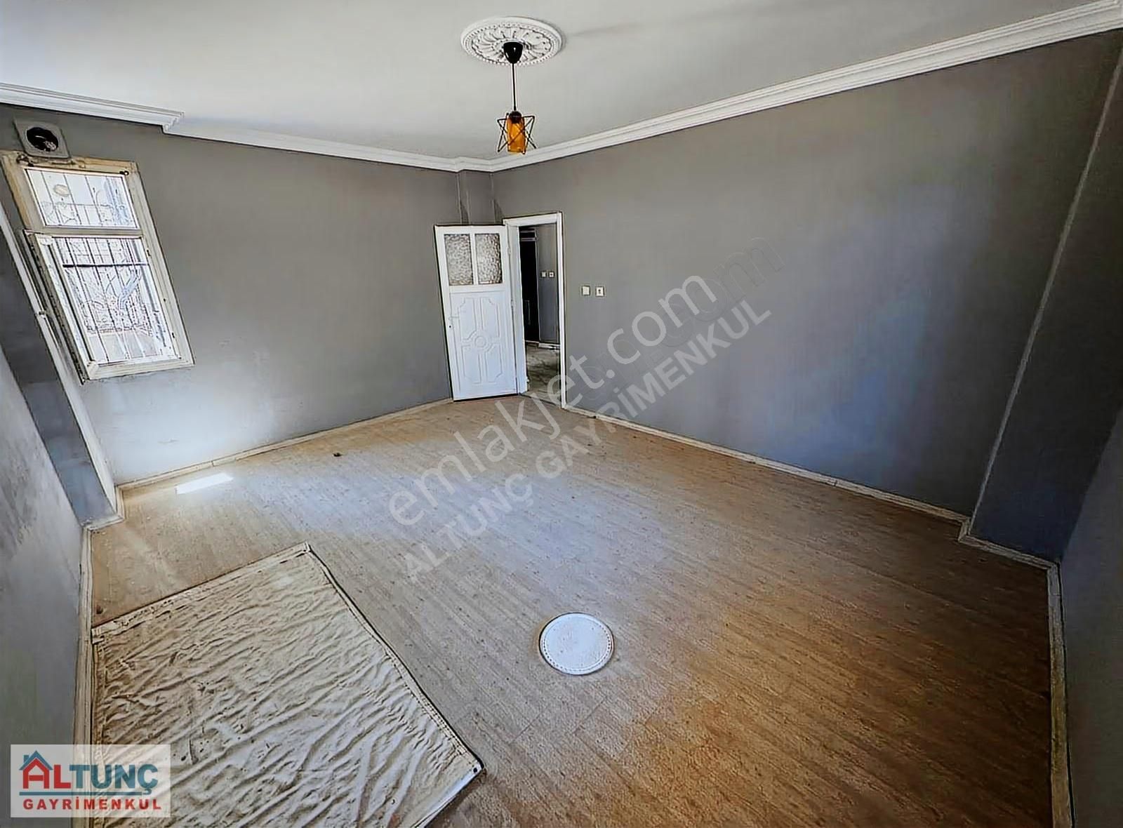 Yüzüncüyılın Merkezinde Müstakil İki Katlı Satılık Ev - Görsel 11