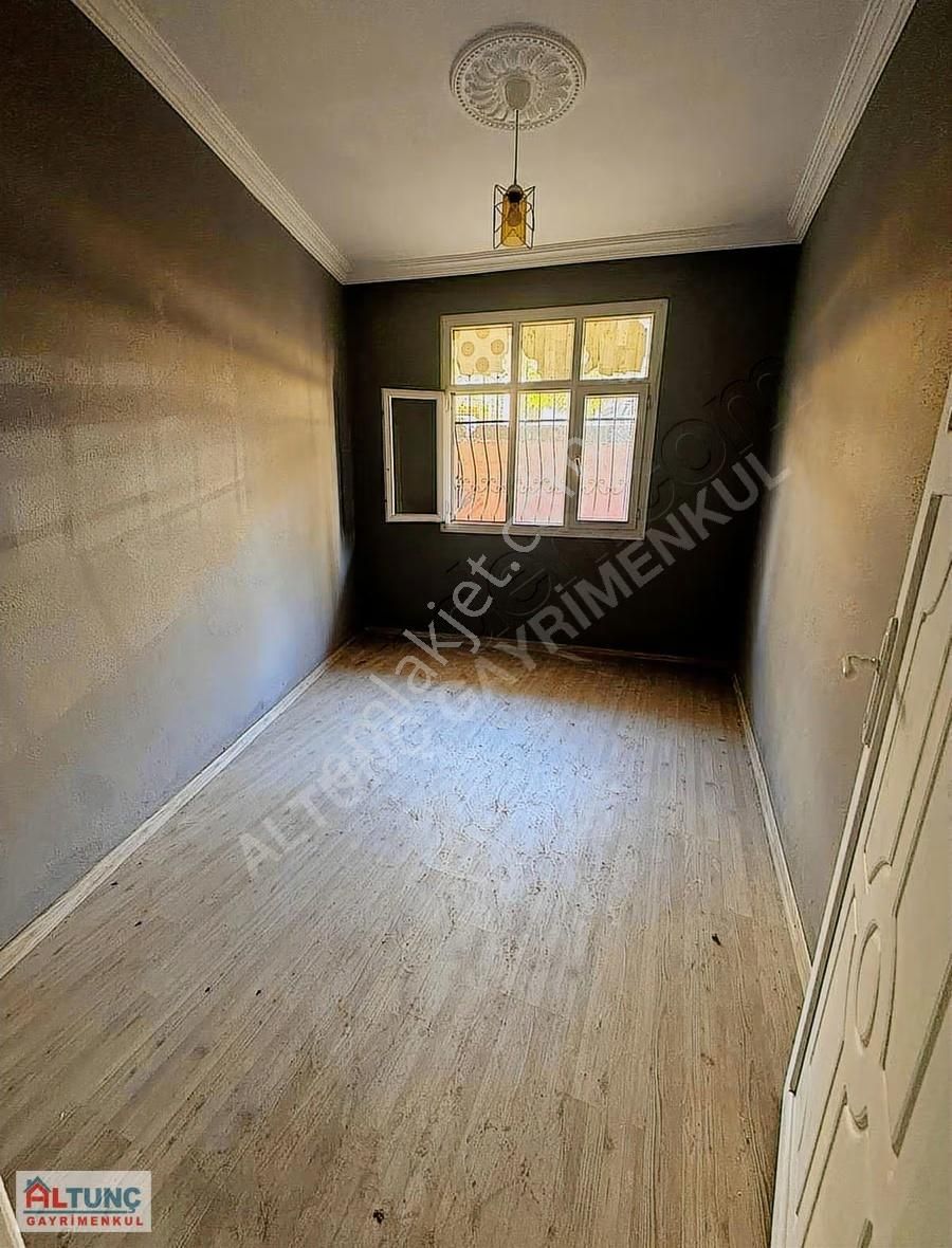 Yüzüncüyılın Merkezinde Müstakil İki Katlı Satılık Ev - Görsel 28