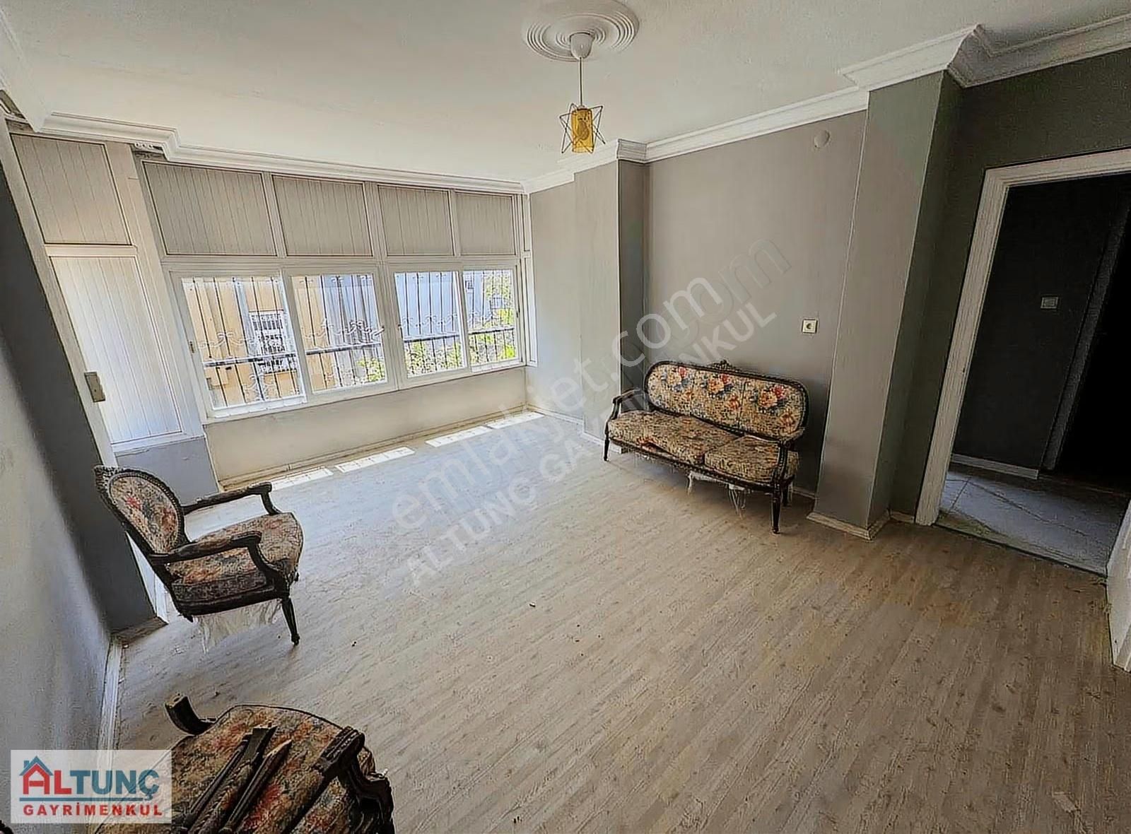 Yüzüncüyılın Merkezinde Müstakil İki Katlı Satılık Ev - Görsel 18