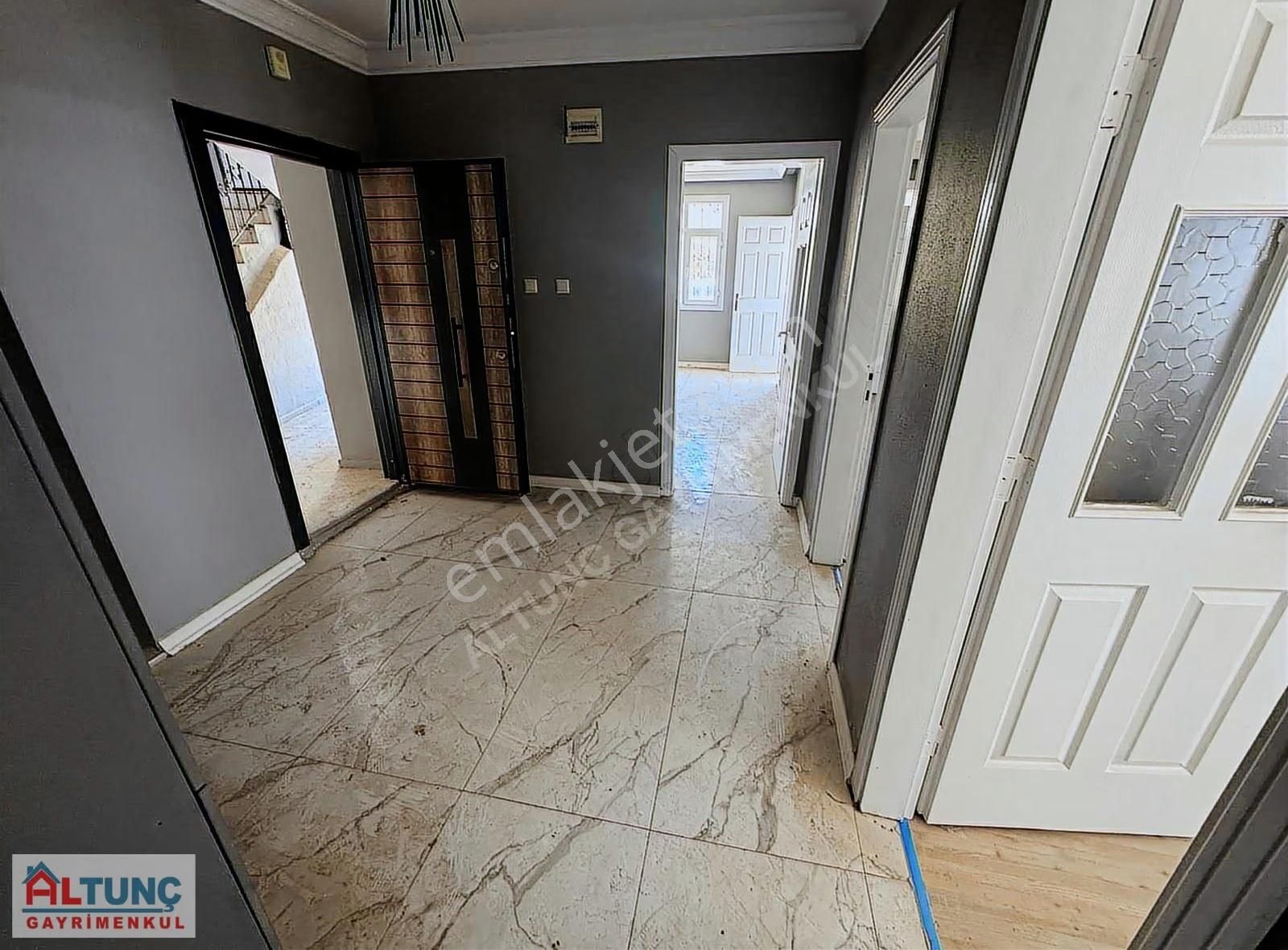 Yüzüncüyılın Merkezinde Müstakil İki Katlı Satılık Ev - Görsel 25