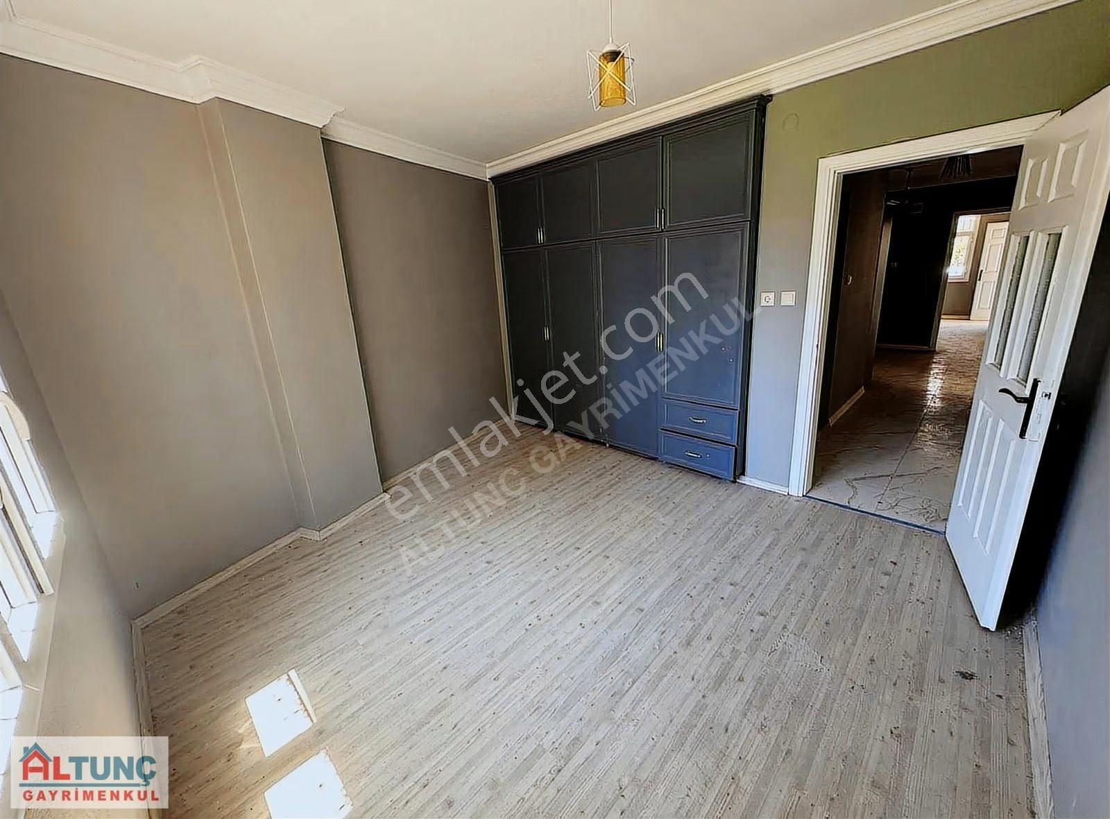 Yüzüncüyılın Merkezinde Müstakil İki Katlı Satılık Ev - Görsel 20