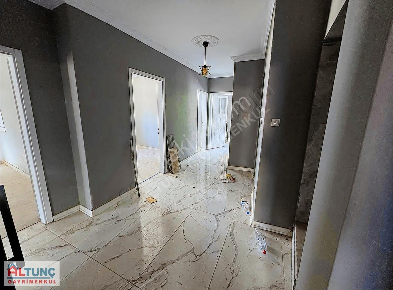 Yüzüncüyılın Merkezinde Müstakil İki Katlı Satılık Ev - Görsel 6