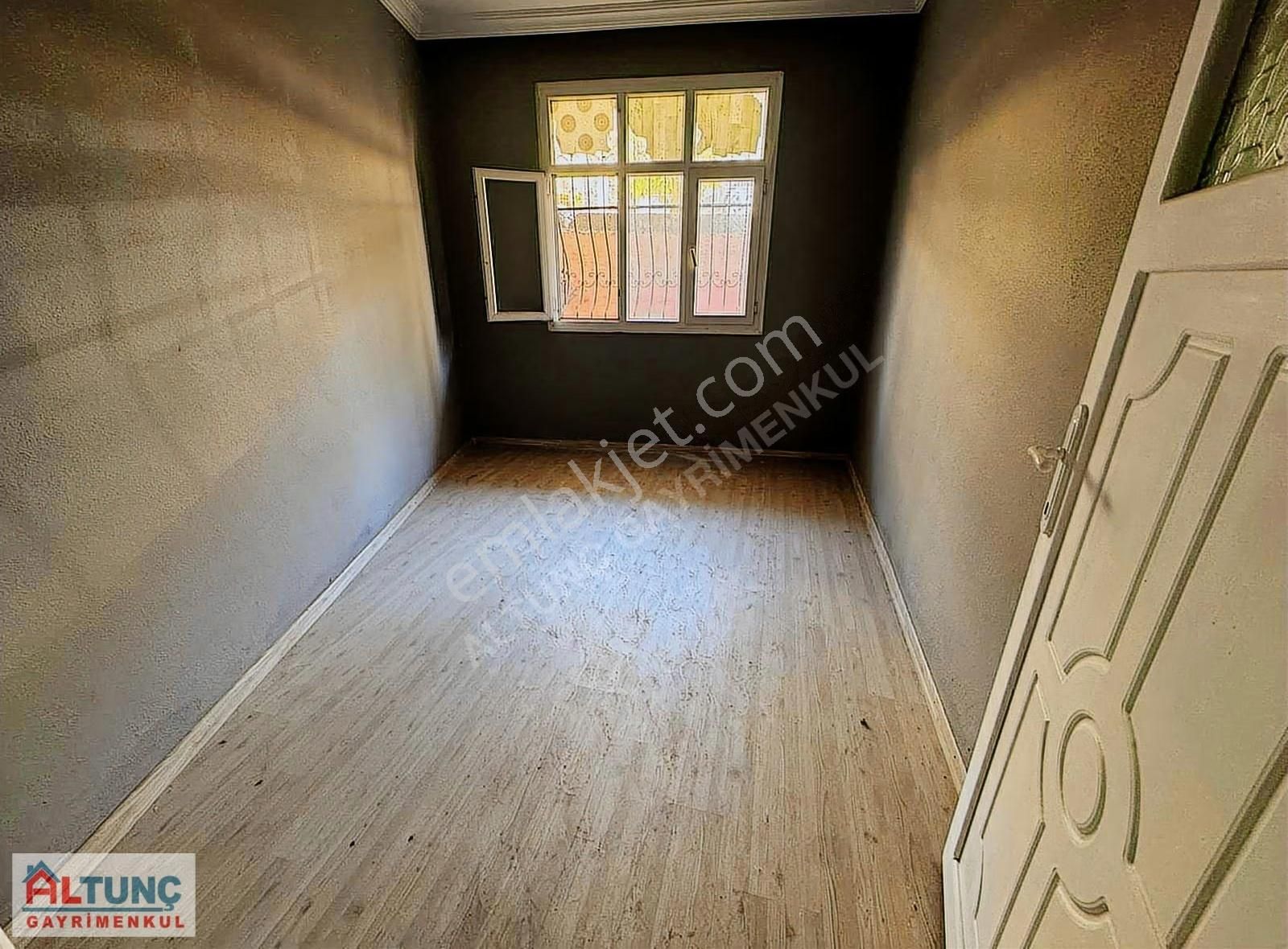 Yüzüncüyılın Merkezinde Müstakil İki Katlı Satılık Ev - Görsel 32