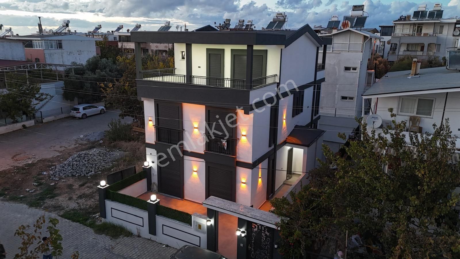 Didimde Denize 300 Metre Satılık 3+1 Fırsat Villa Kaçırma