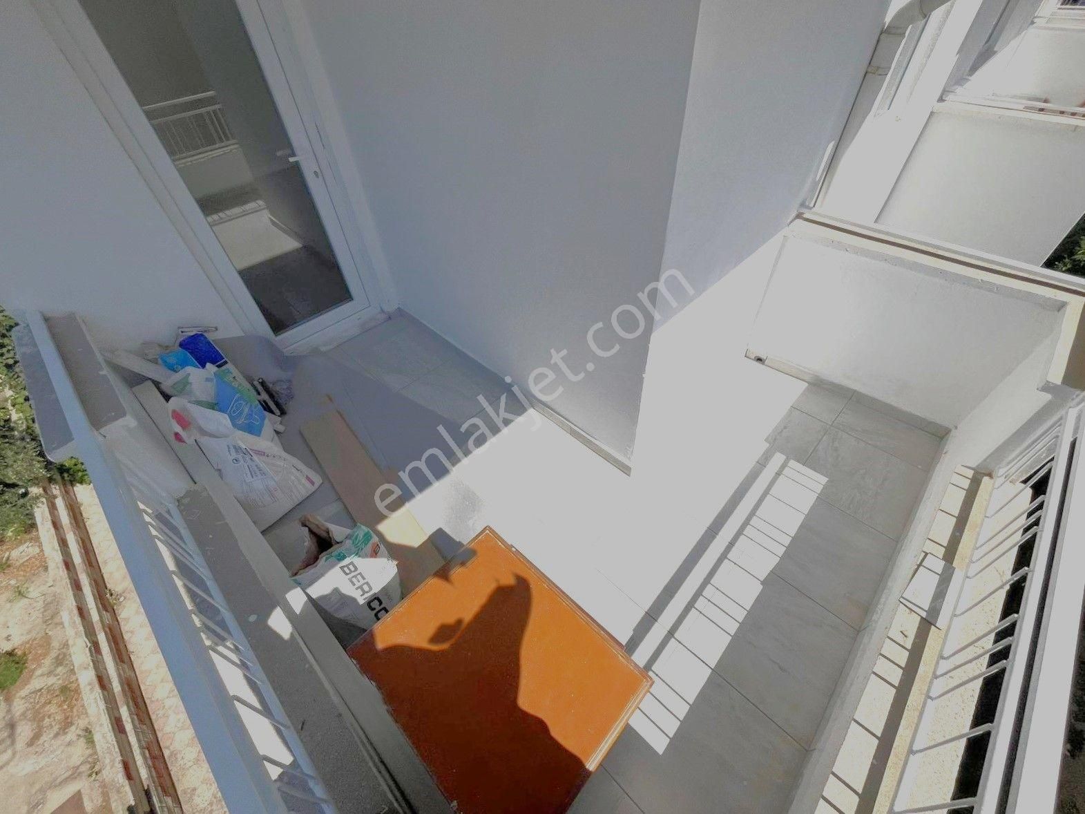 Akçay Merkez'de Aygül Farkıyla Denize Çok Yakın Modern Dizaynı İle İçi Full Yapılı 2+1 Satılık Daire - Görsel 14