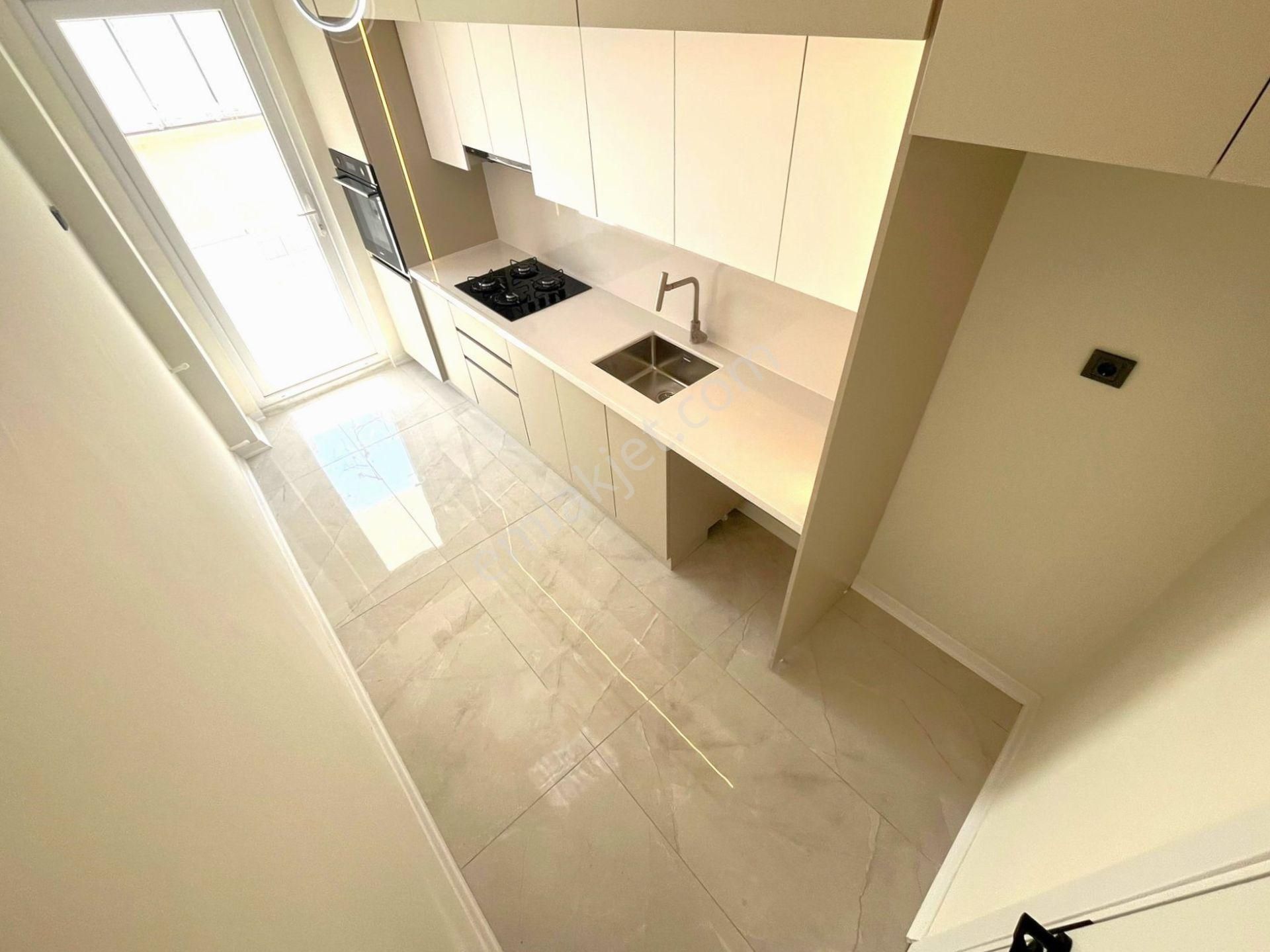 Akçay Merkez'de Aygül Farkıyla Denize Çok Yakın Modern Dizaynı İle İçi Full Yapılı 2+1 Satılık Daire - Görsel 3