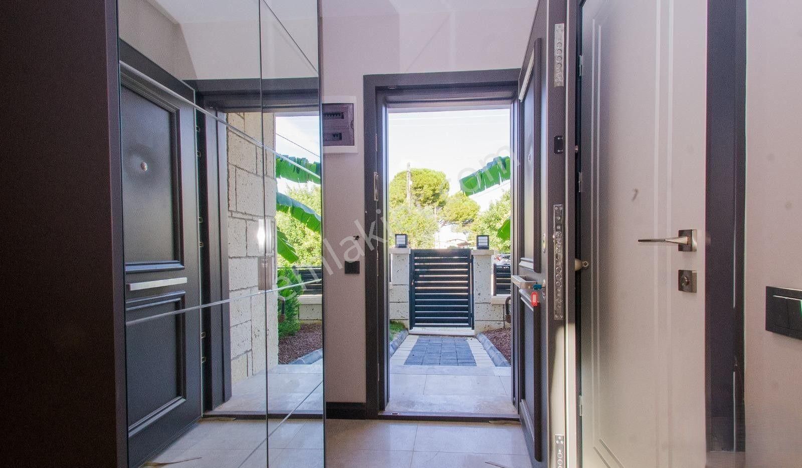 Uytundan İzmir Urla Çeşmealtı'nda Denize 50m Bahçeli 4+1 Triplex - Görsel 5