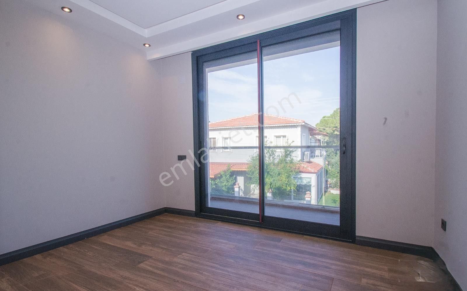 Uytundan İzmir Urla Çeşmealtı'nda Denize 50m Bahçeli 4+1 Triplex - Görsel 26