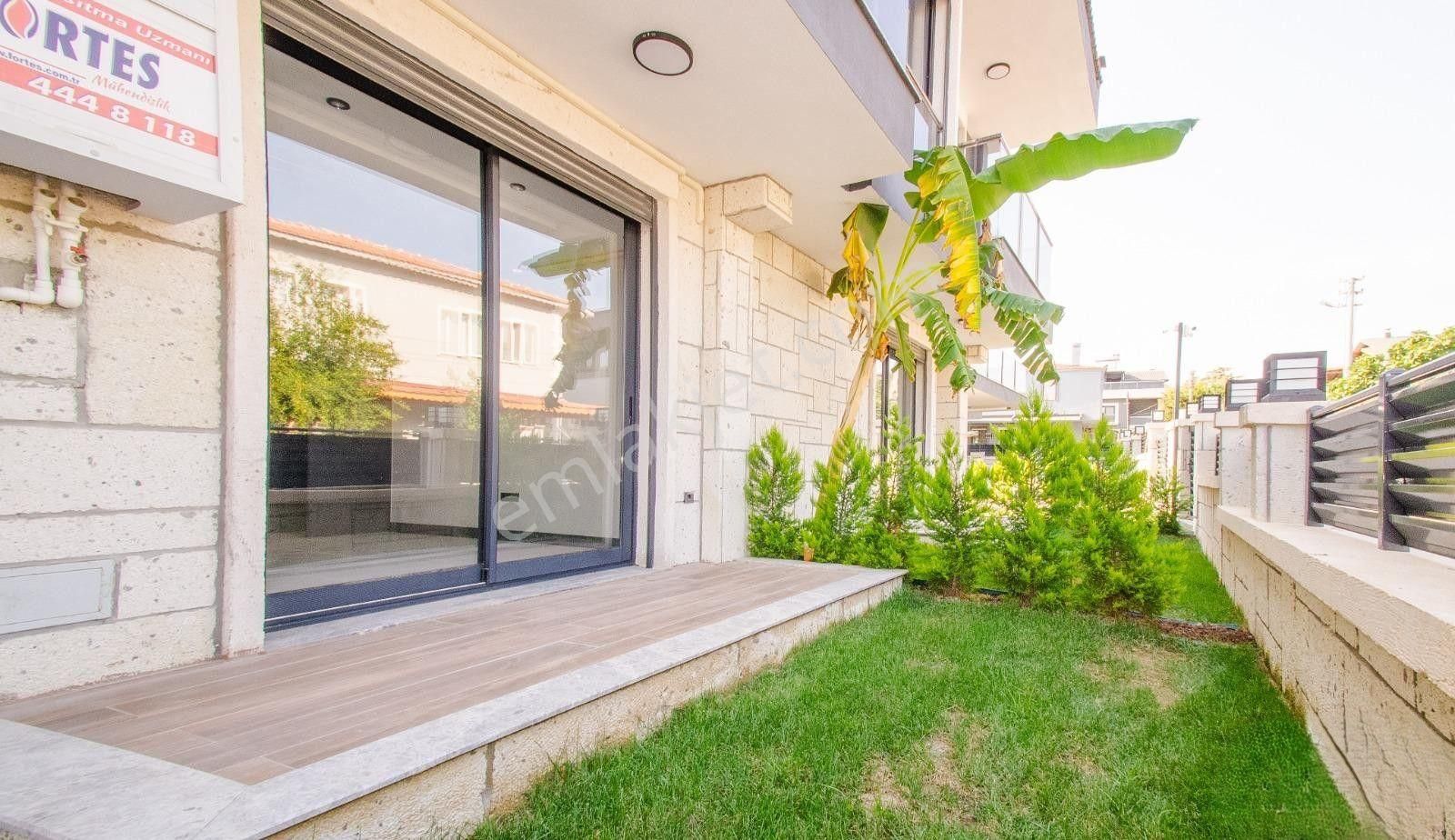 Uytundan İzmir Urla Çeşmealtı'nda Denize 50m Bahçeli 4+1 Triplex - Görsel 11