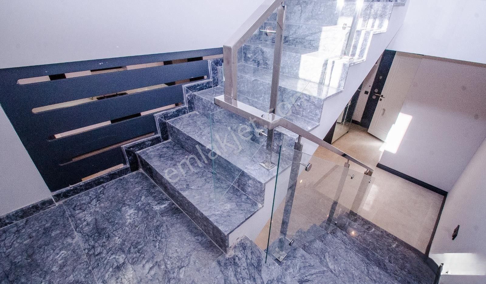 Uytundan İzmir Urla Çeşmealtı'nda Denize 50m Bahçeli 4+1 Triplex - Görsel 19