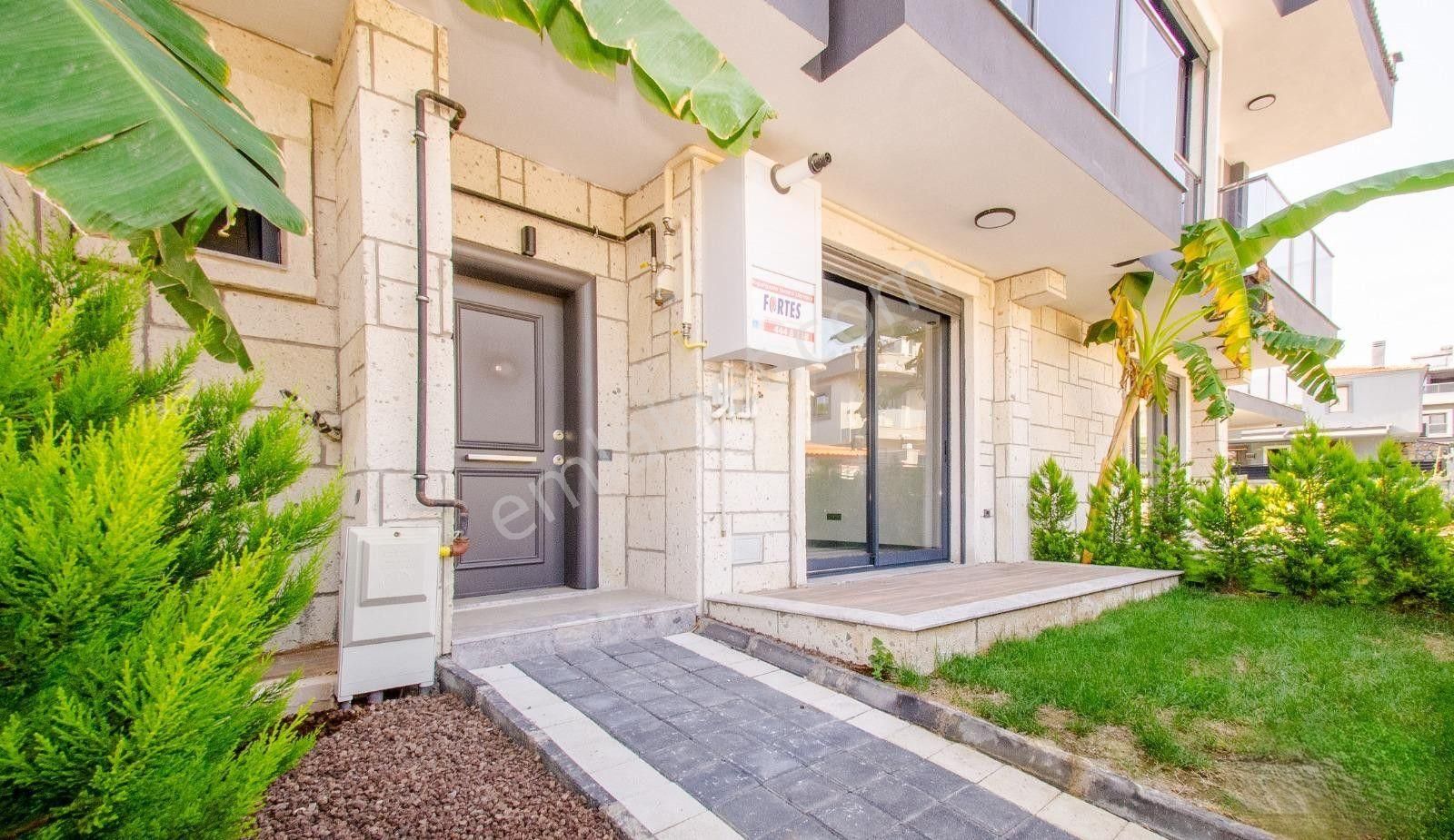 Uytundan İzmir Urla Çeşmealtı'nda Denize 50m Bahçeli 4+1 Triplex - Görsel 4