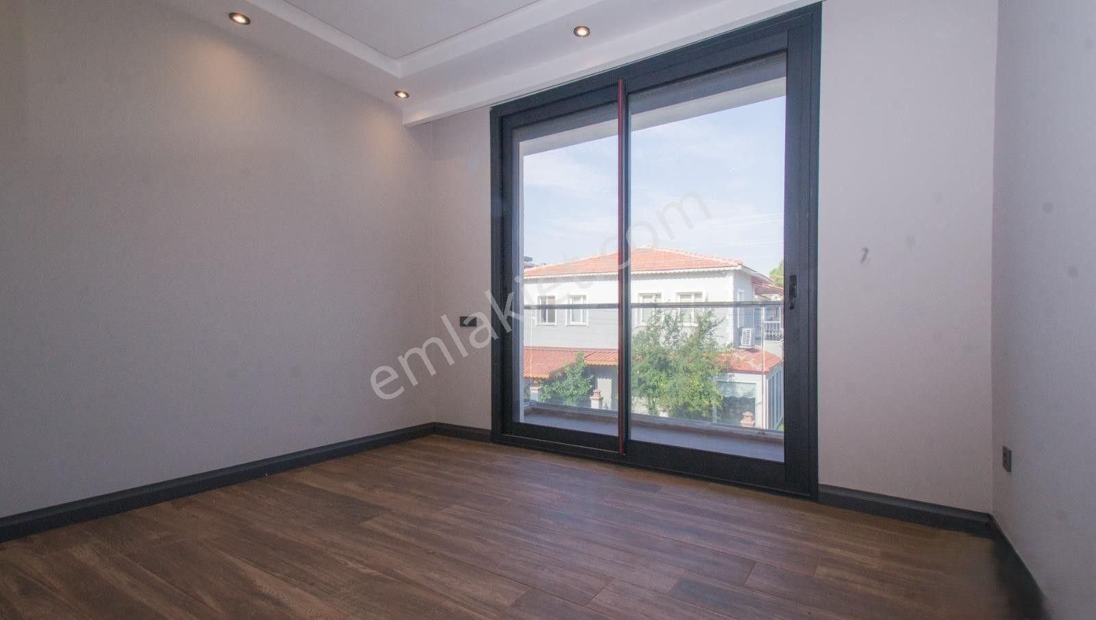 Uytundan İzmir Urla Çeşmealtı'nda Denize 50m Bahçeli 4+1 Triplex - Görsel 20