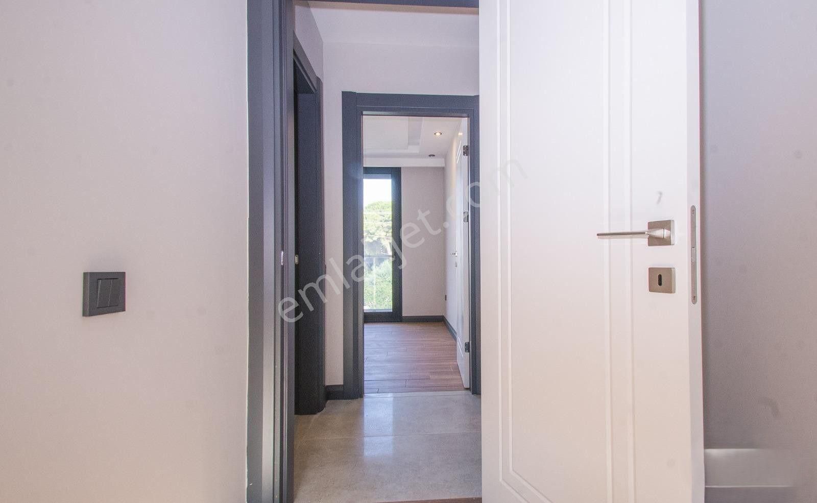 Uytundan İzmir Urla Çeşmealtı'nda Denize 50m Bahçeli 4+1 Triplex - Görsel 24