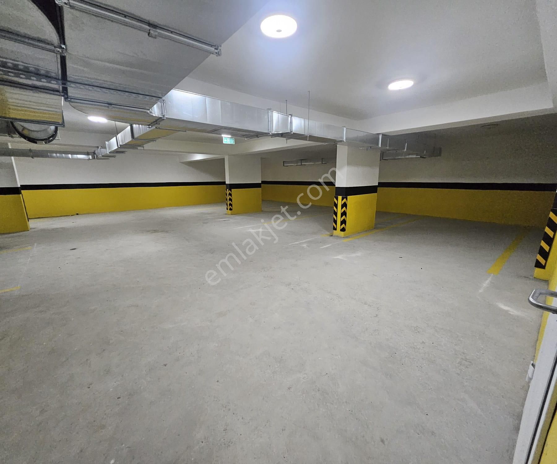 Bostancı'da Kesintisiz Deniz Manzaralı Caddeye 3.bina 4+2 Dubleks Daire - Görsel 13