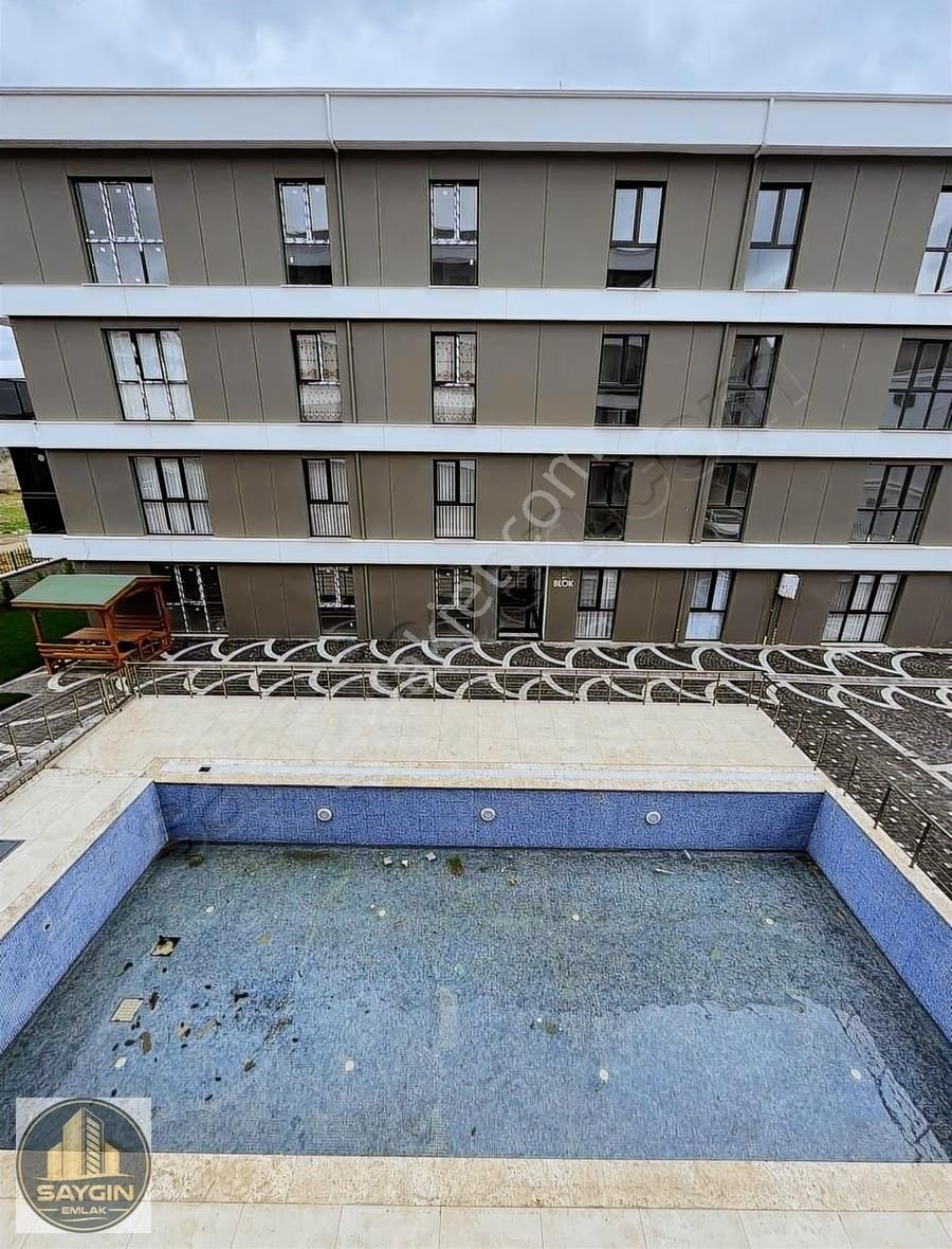 Atatürk Mahallesinde Satılık Havuzlu 1+1 Geniş Bahçe Katı Daire - Görsel 14