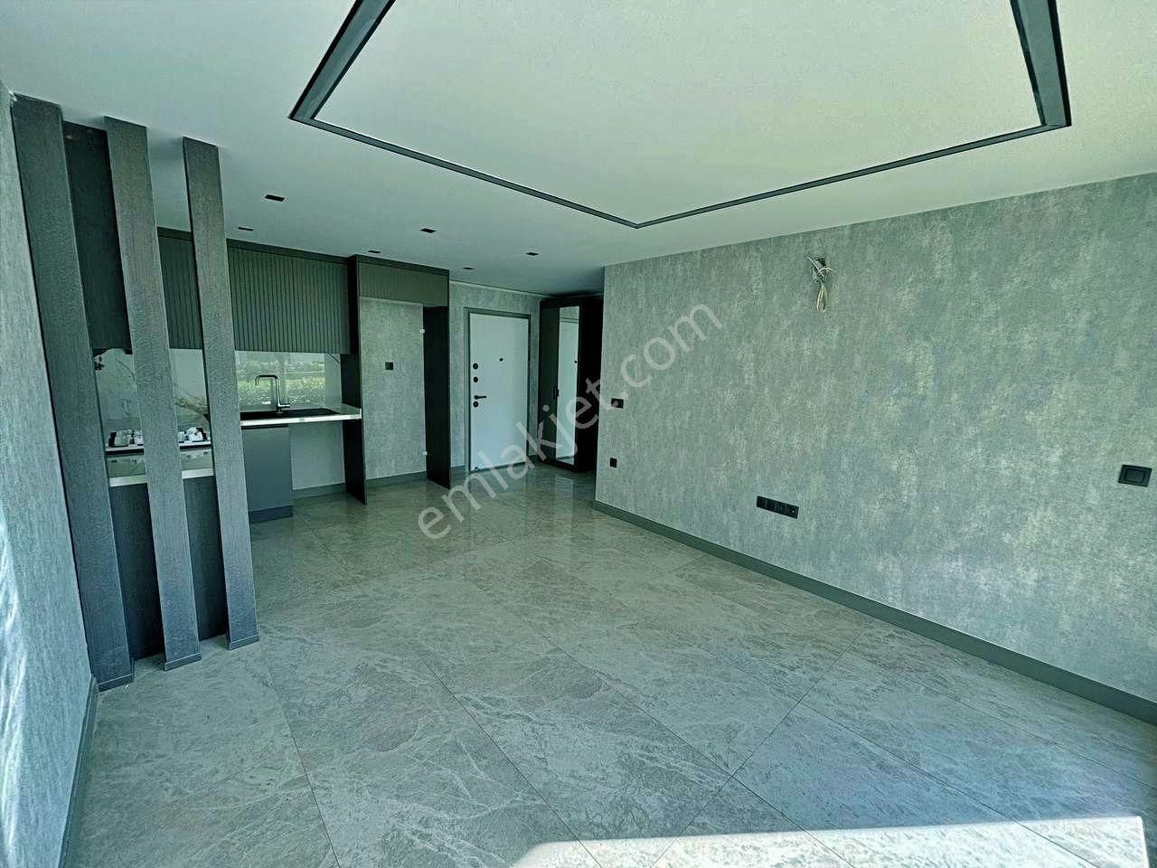 Uytundan Örende Havuzlu Ultralüks Sitede Bahçeli Satılık 1+1 - Görsel 4